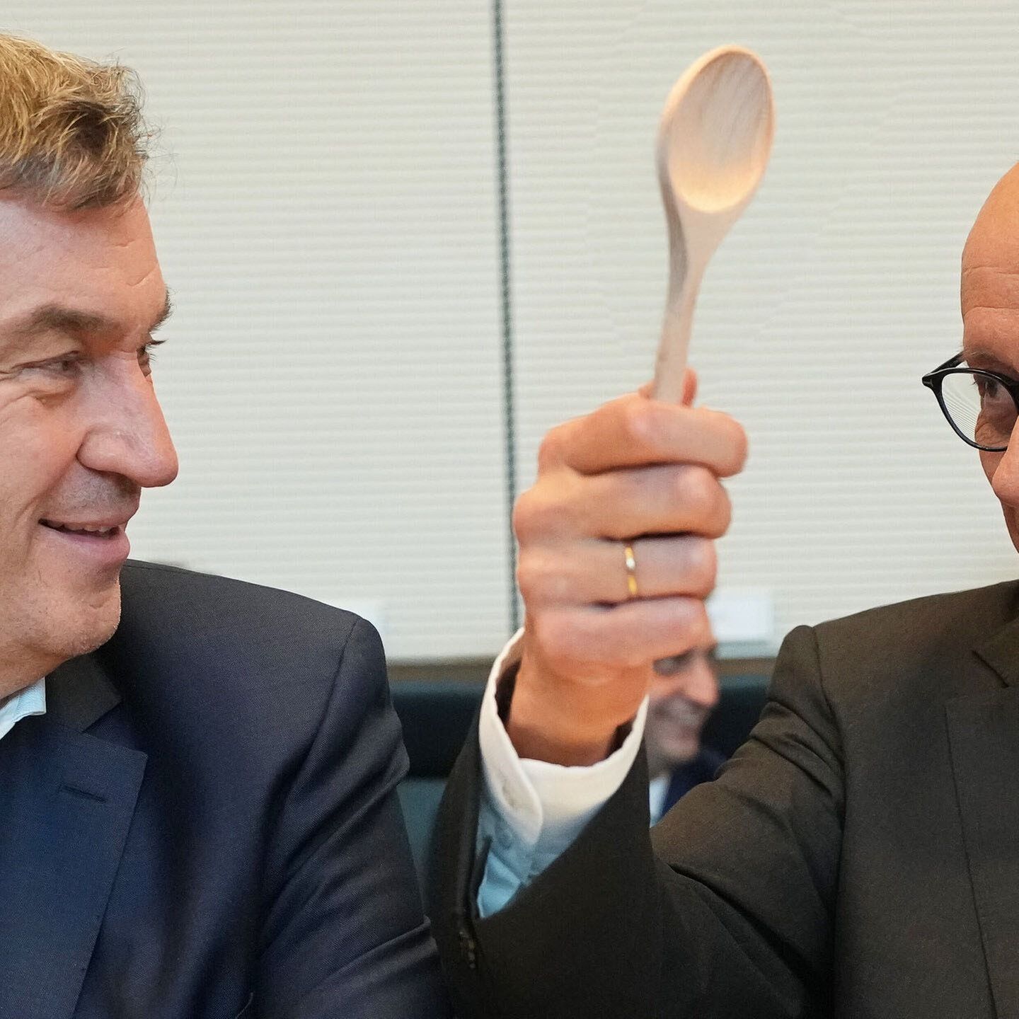 Maggus und Fritz: Bevölkerung wiegen