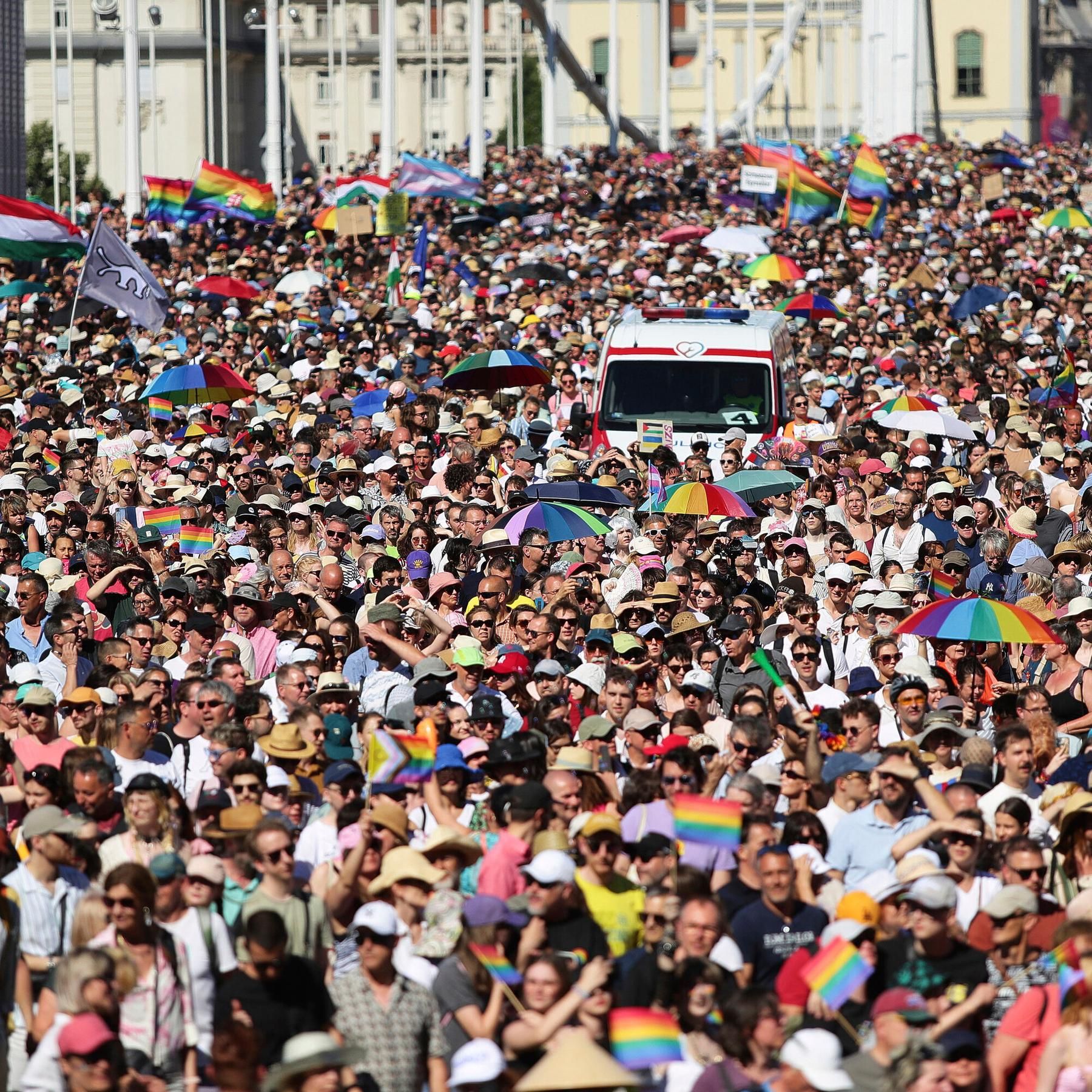 Hunderttausende trotzen Ungarns Pride-Parade-Verbot