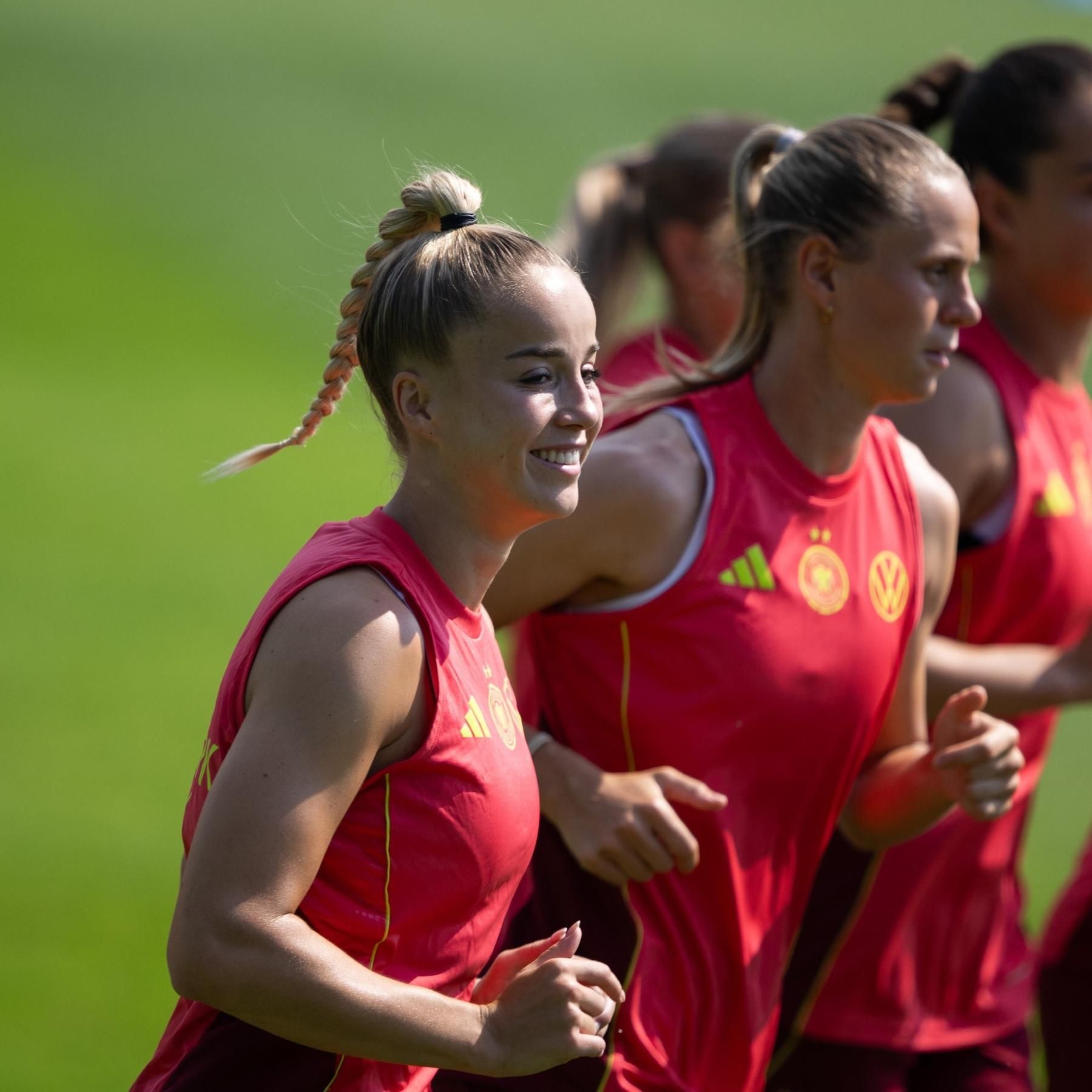 Start der Fußball-Europameisterschaft der Frauen