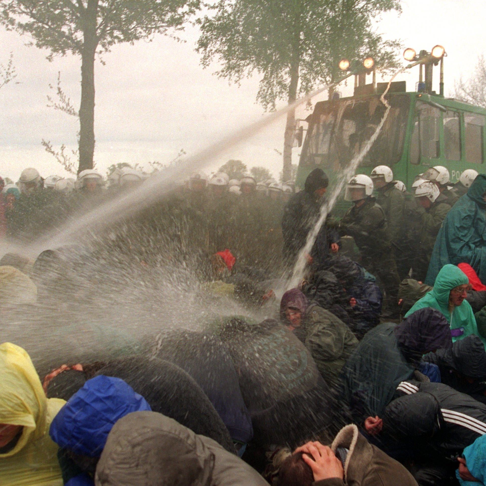 In Gorleben eskalieren Castor-Demonstrationen: Statements von Angela Merkel und Jürgen Trittin | 8.5.1996 | Kernenergie