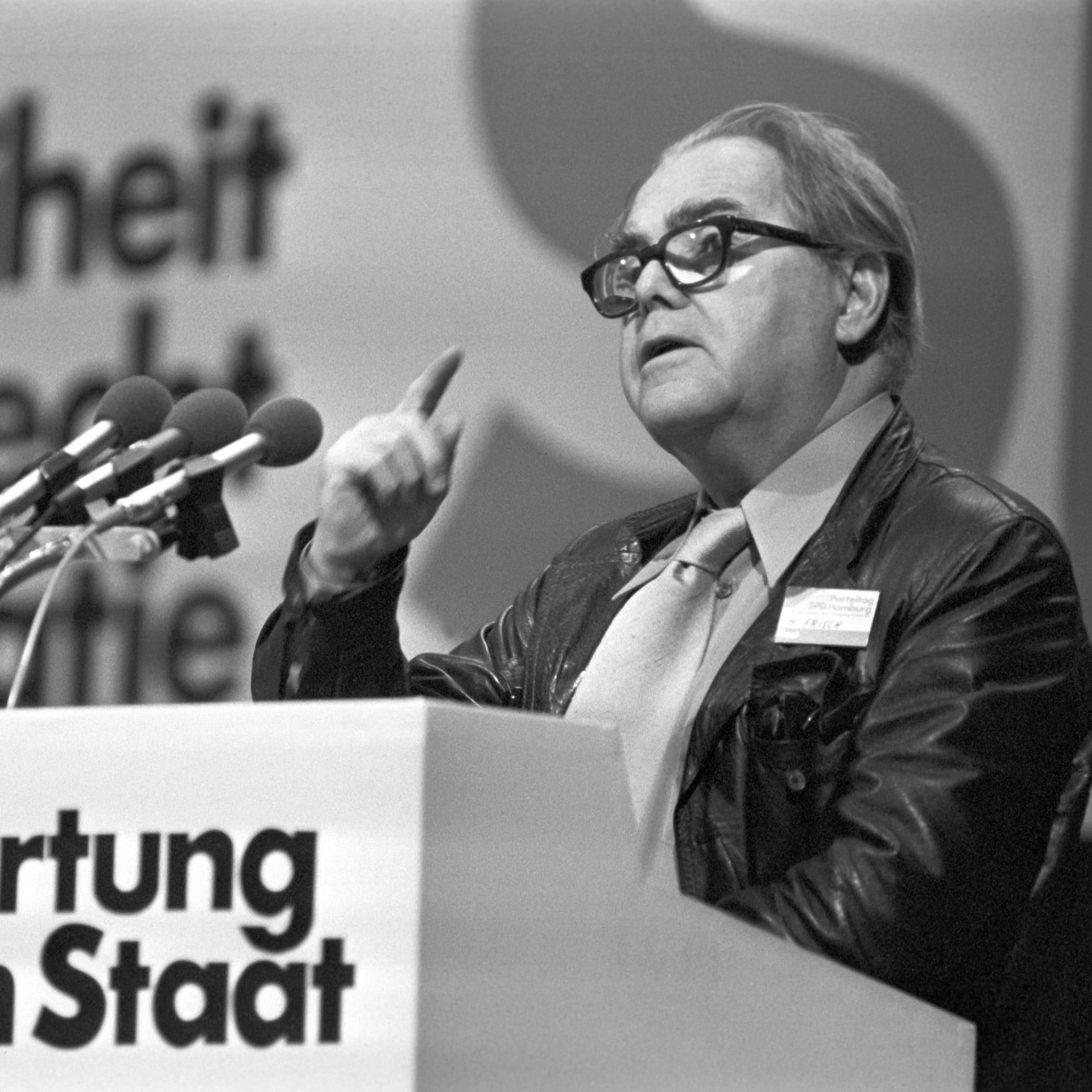 Schweizer Schriftsteller Max Frisch auf dem SPD-Parteitag in Hamburg | 17.11.1977 | RAF