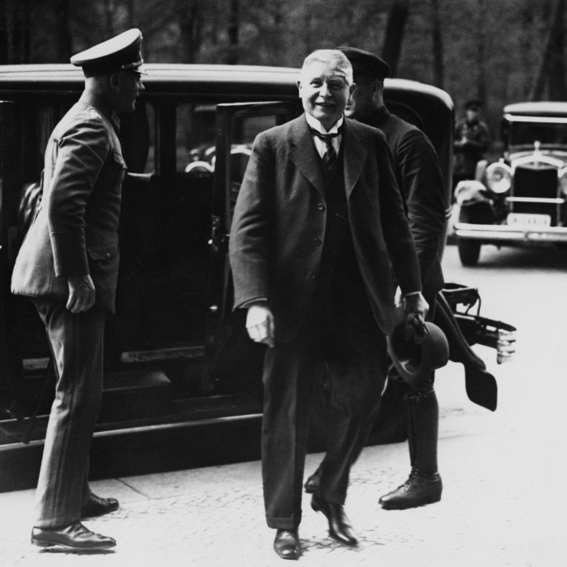 Reichswehrminister Wilhelm Groener rechtfertigt das SA-Verbot | 10.5.1932