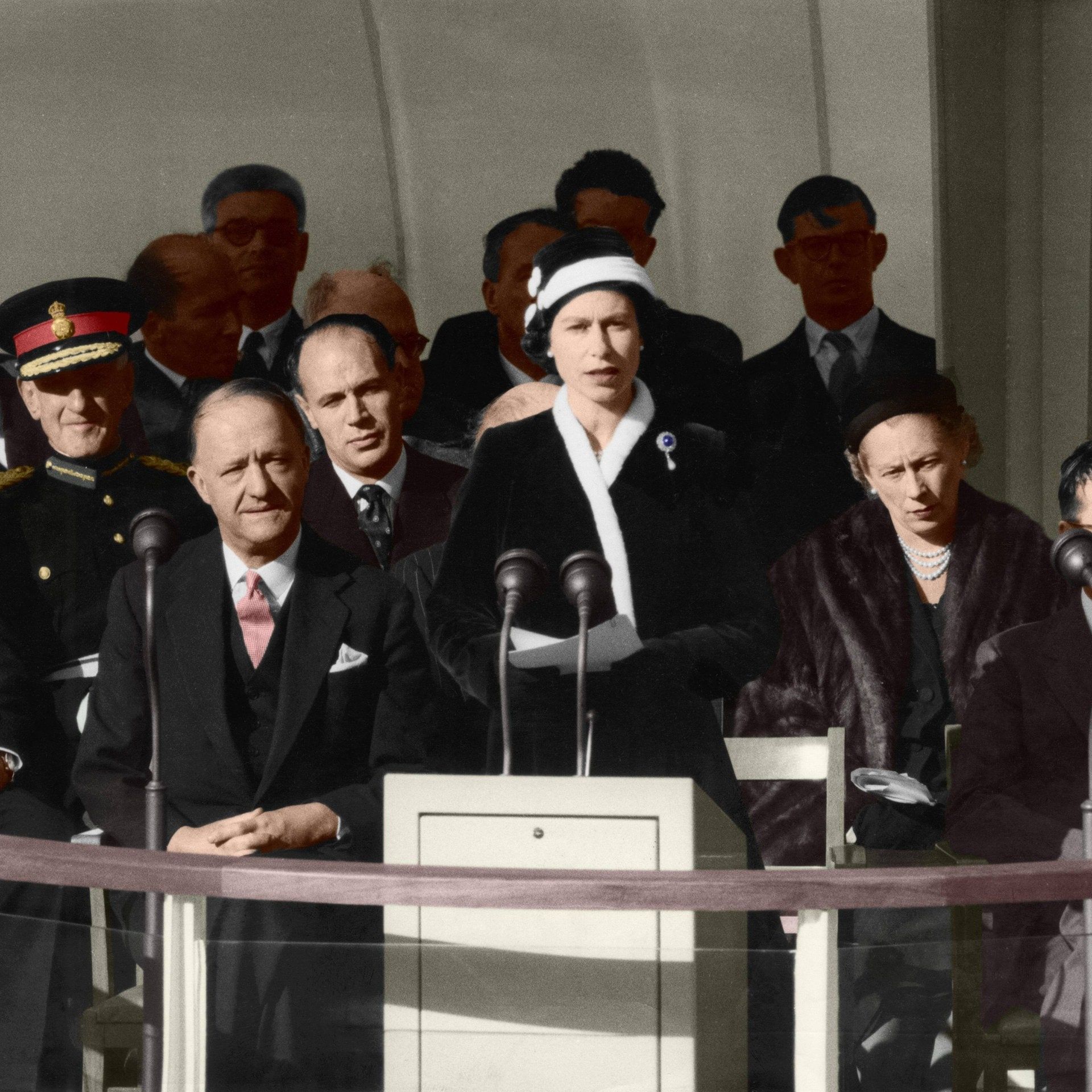 Queen weiht erstes Atomkraftwerk des Westens in Calder Hall ein | 17.10.1956