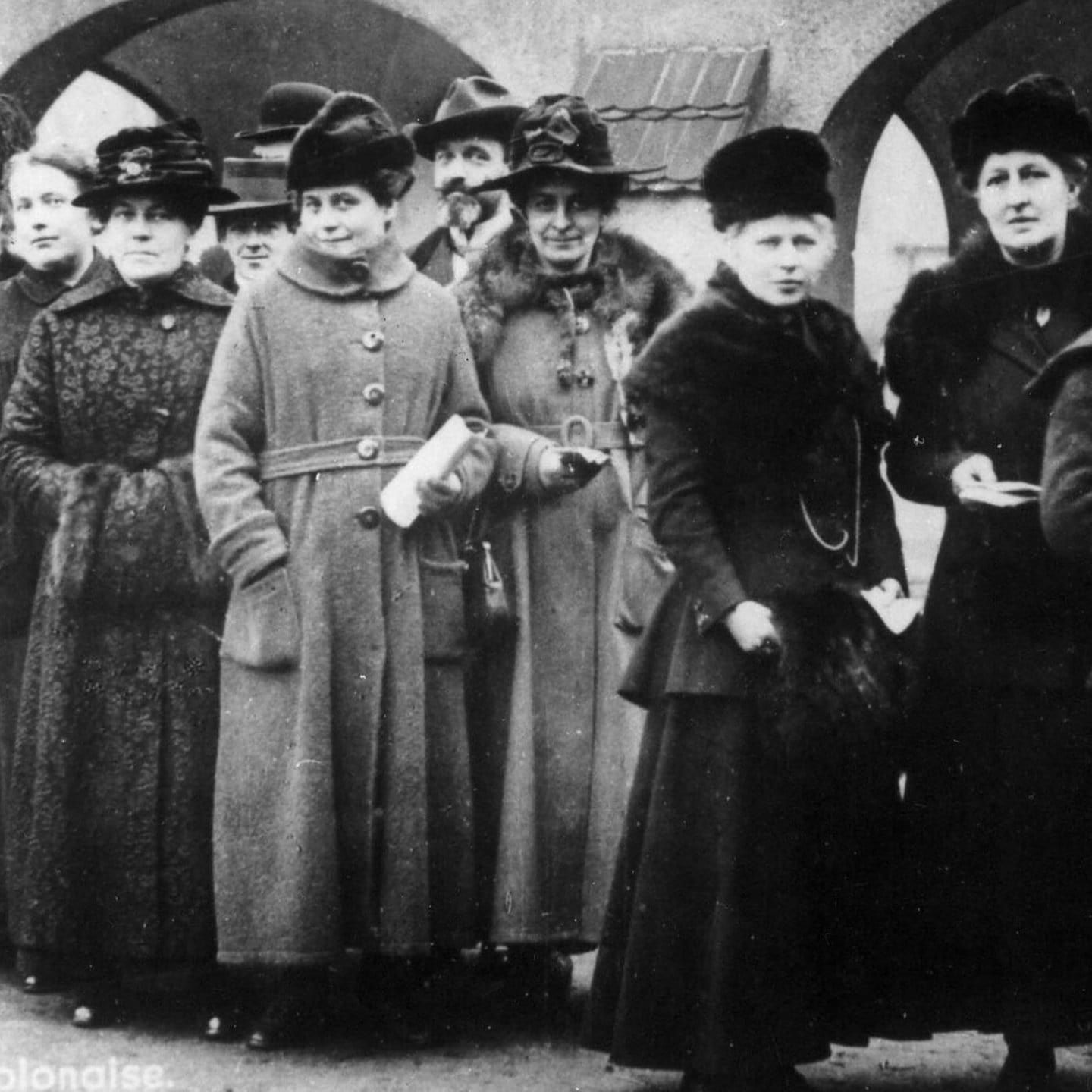 Die Frauenbewegung – Vom Wahlrecht bis zur feministischen Außenpolitik | Hedwig Richter im Archivradio-Gespräch