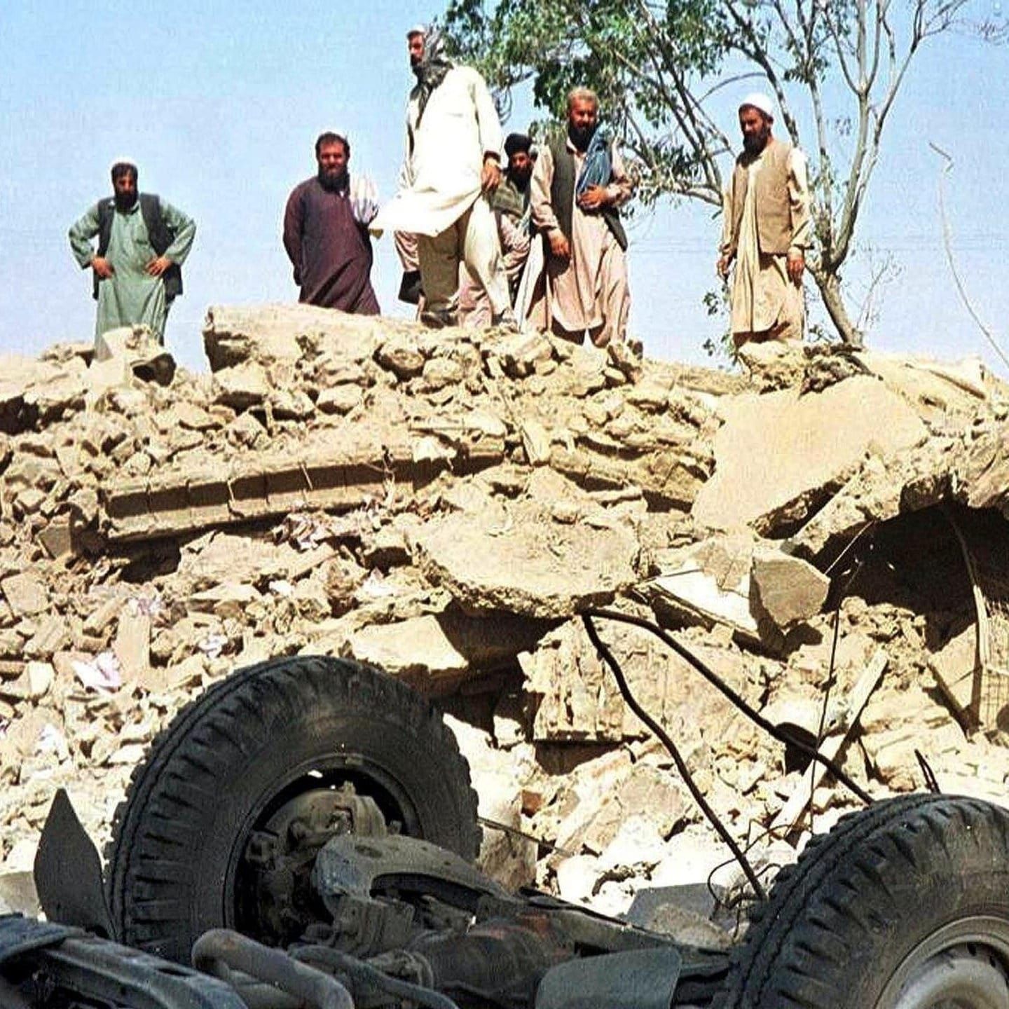 Afghanistan-Krieg beginnt durch Angriffe von USA und Großbritannien | 7.10.2001