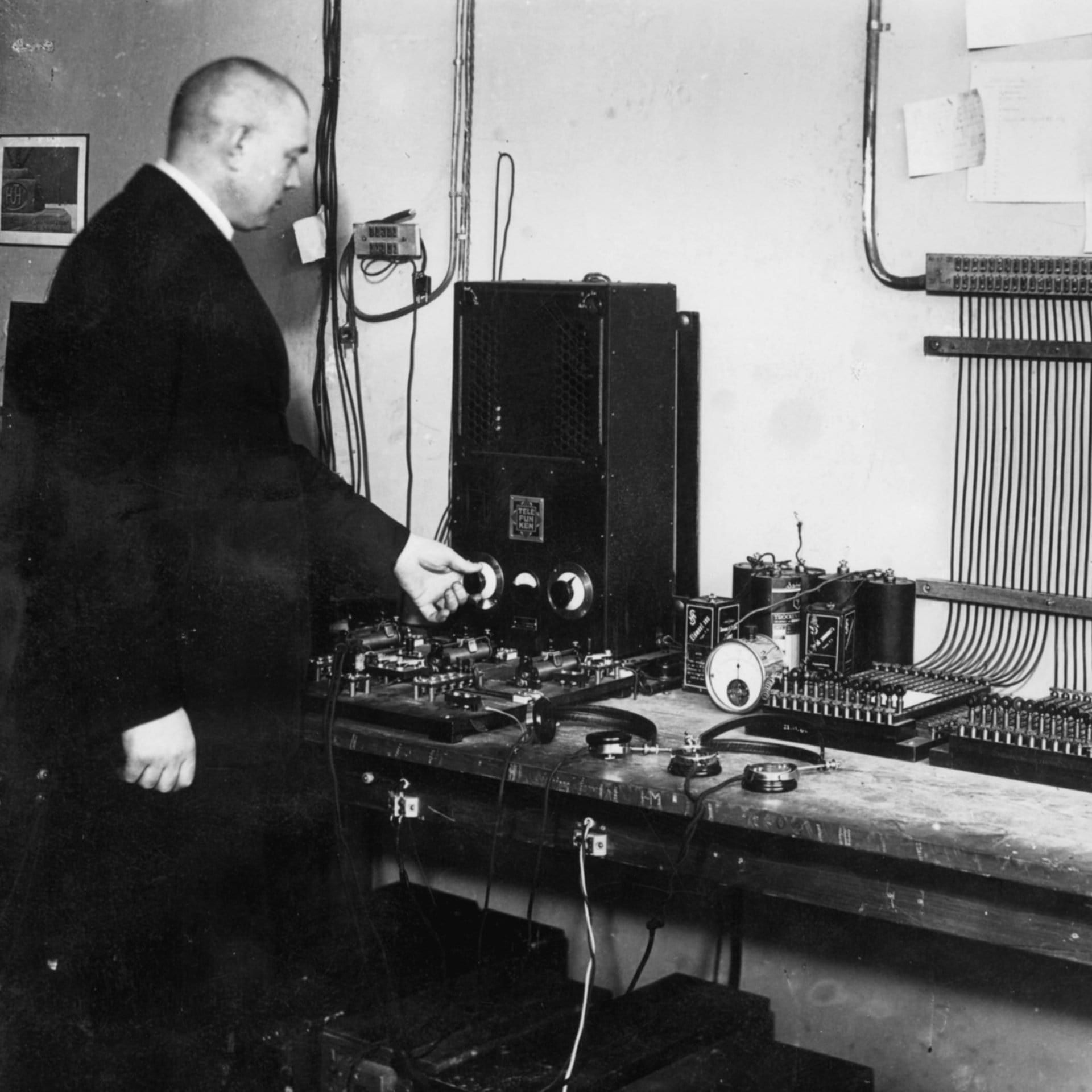 "Achtung! Achtung!" – So begann die erste Rundfunksendung | 29.10.1923