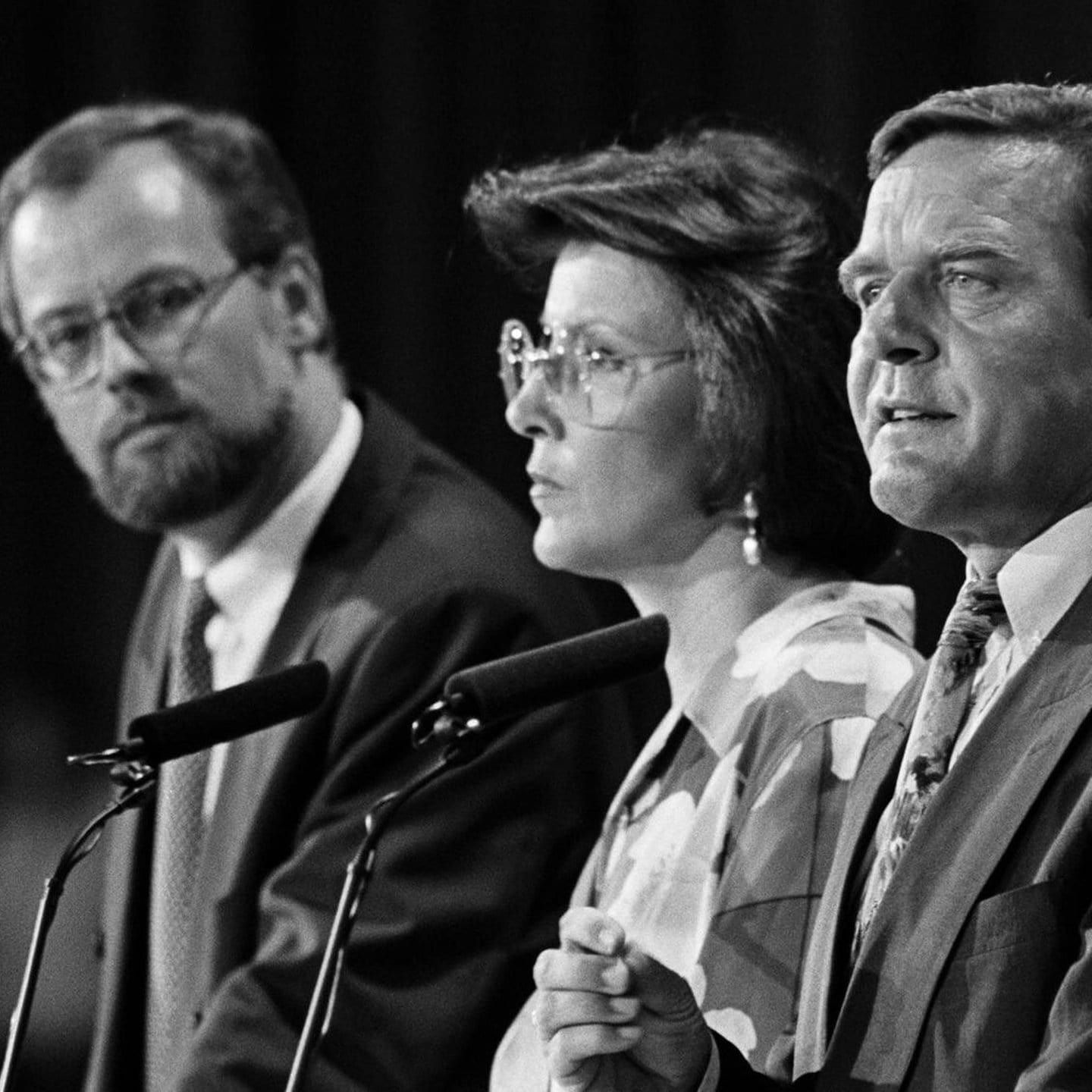 Erste Urwahl in der SPD: Scharping wird Parteichef | 14.6.1993