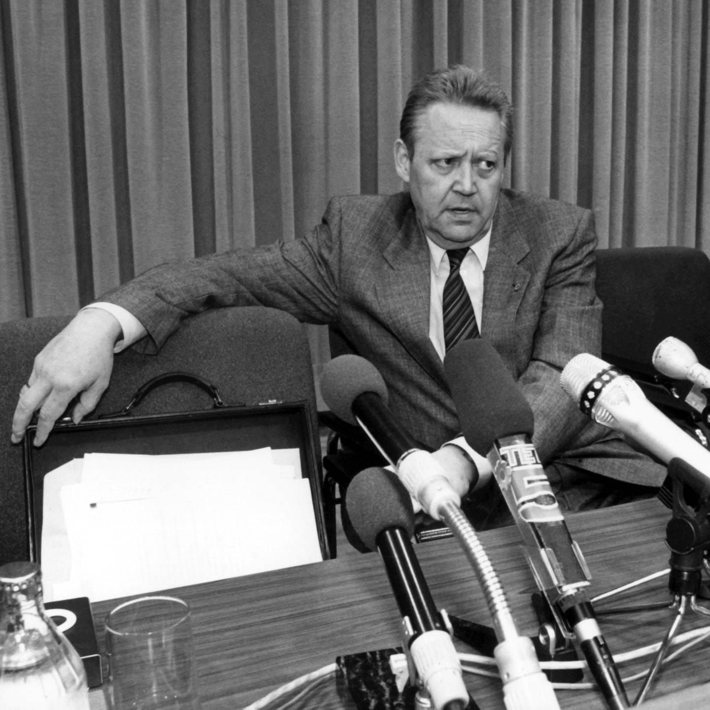 "Sofort, unverzüglich" – Schabowskis Pressekonferenz zum Mauerfalll | 9.11.1989