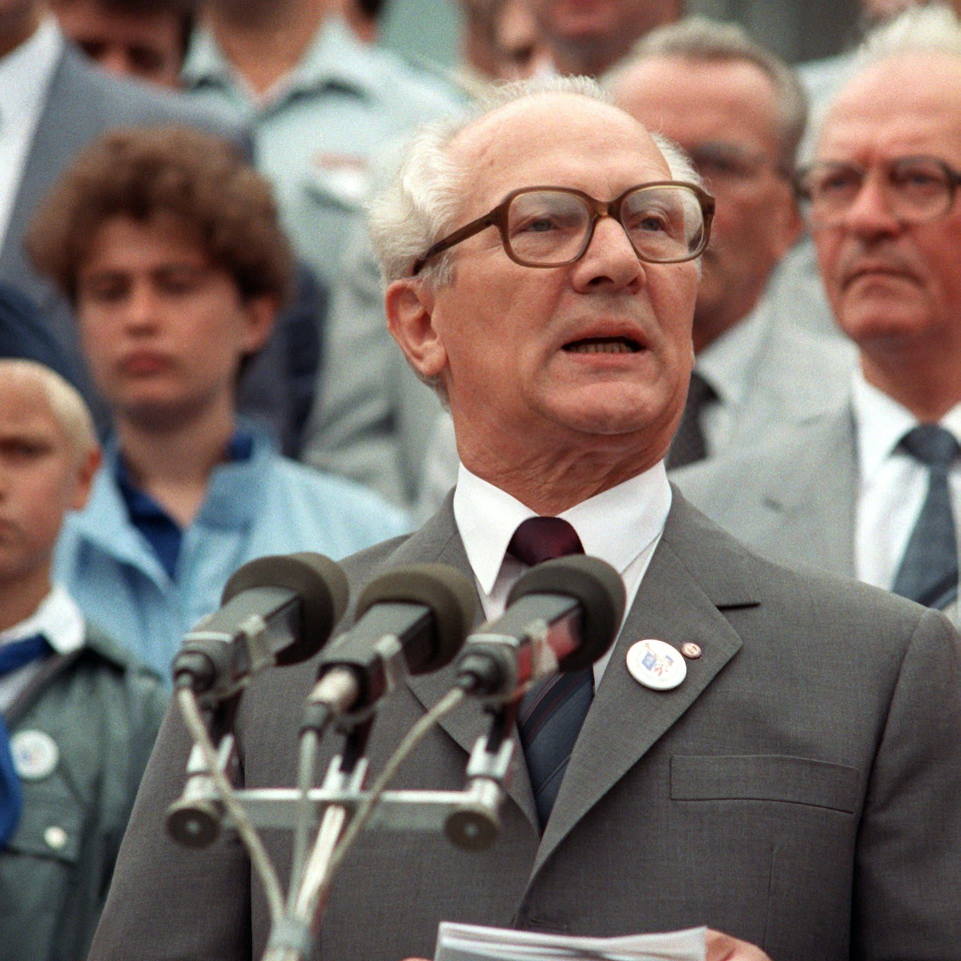 Honecker: Mauer wird noch in 100 Jahren stehen | 19.1.1989