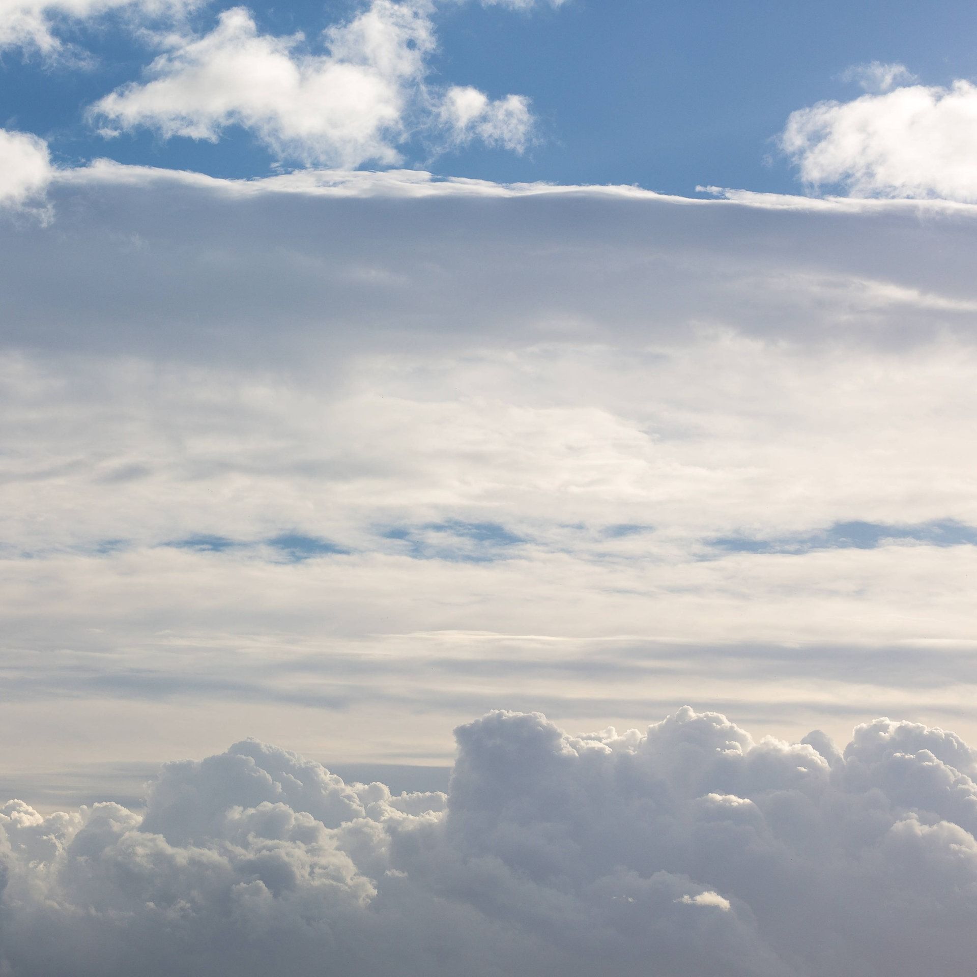 Warum bewegen sich Wolken manchmal in verschiedene Richtungen?