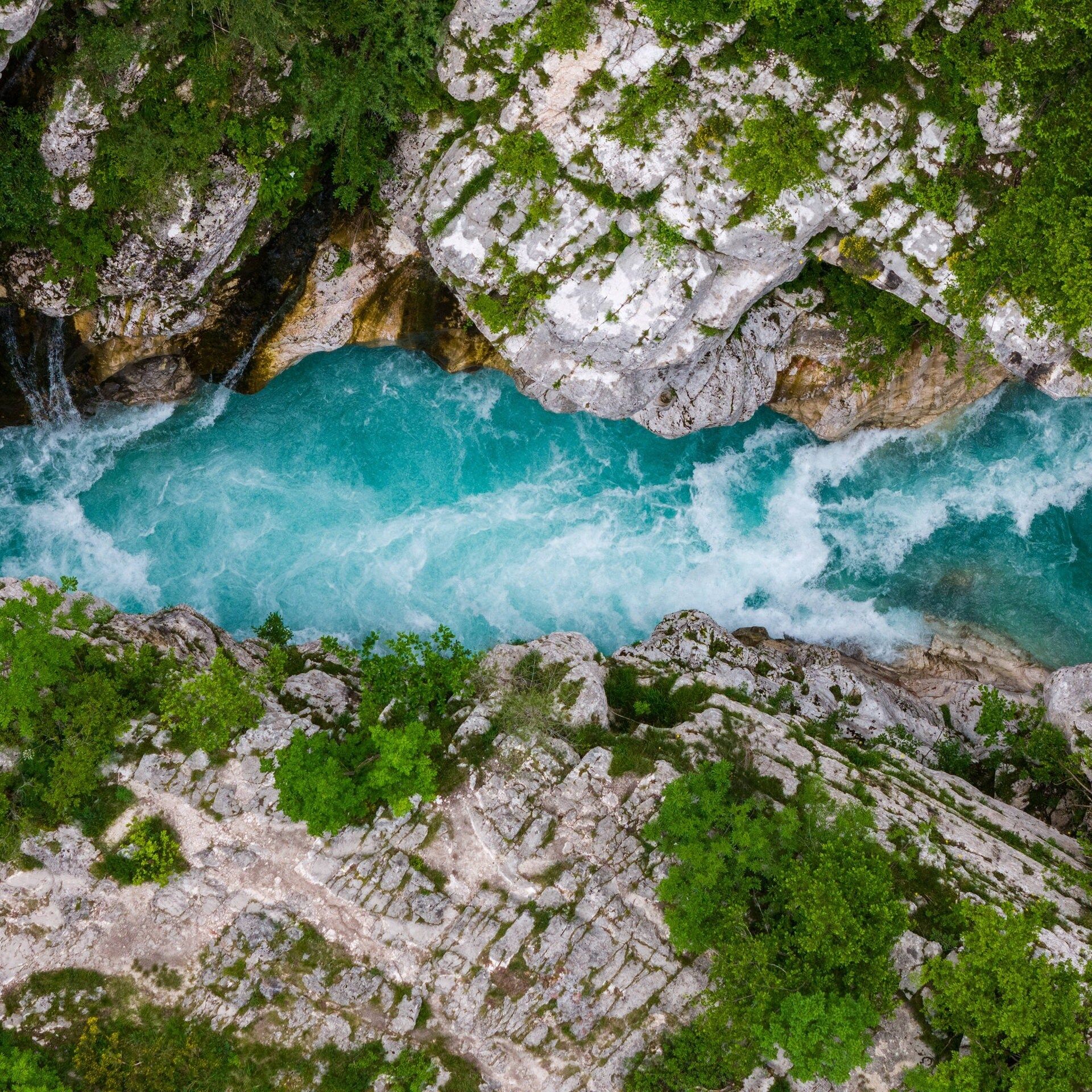 Warum sind Alpenflüsse oft blau oder türkis?
