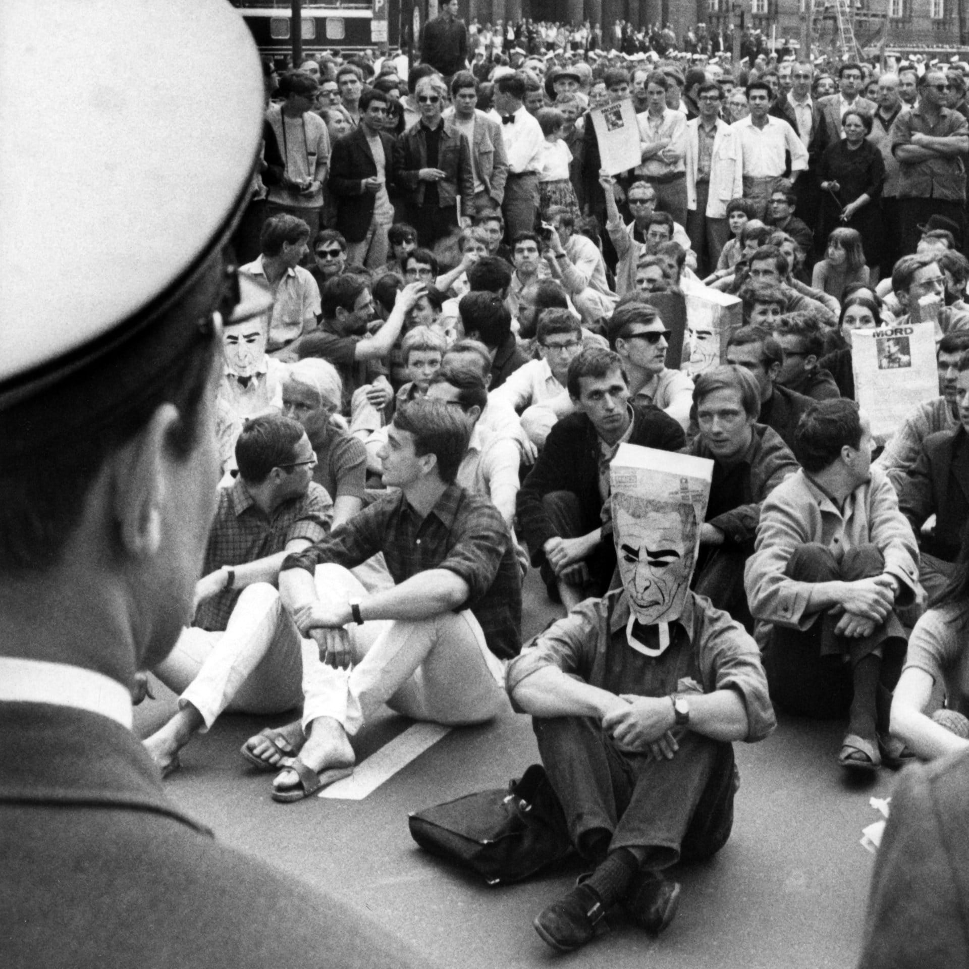 Proteste gegen den Schah-Besuch in Berlin – kommentiert von Ulrike Meinhof | 2.6.1967
