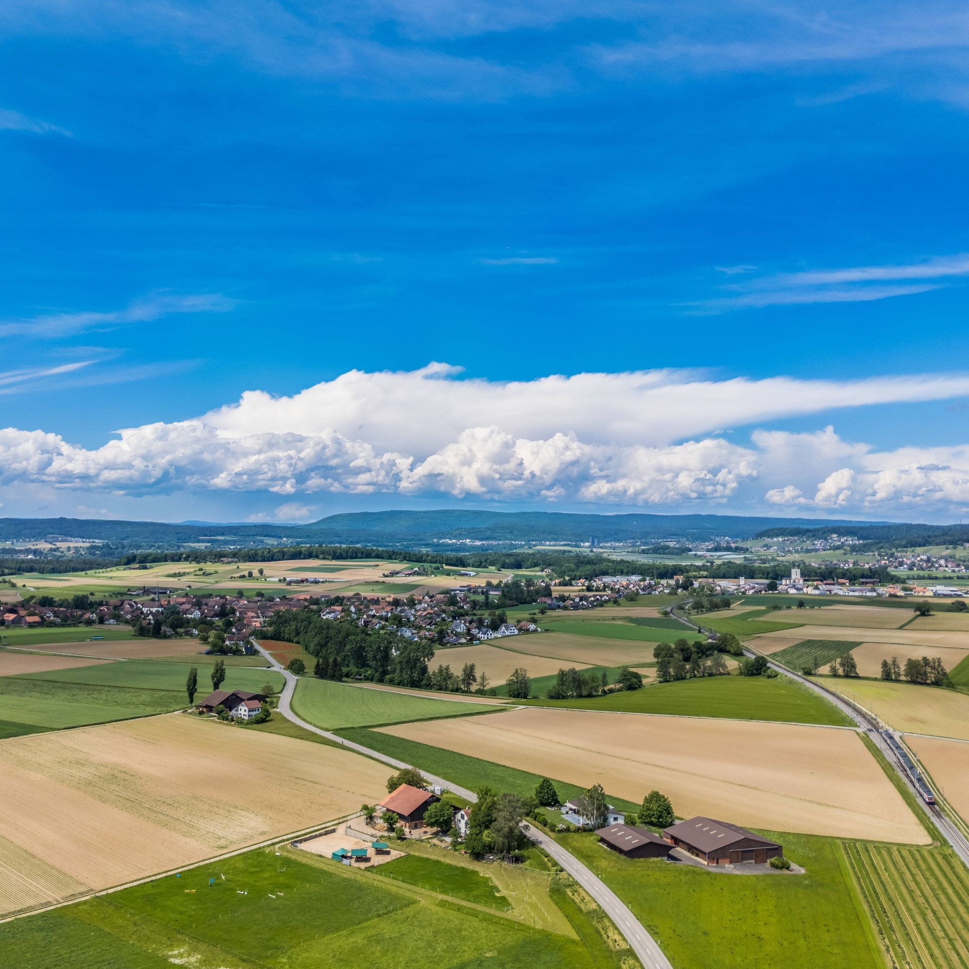 Warum wirken Wolken oft wie "unten abgeschnitten"?