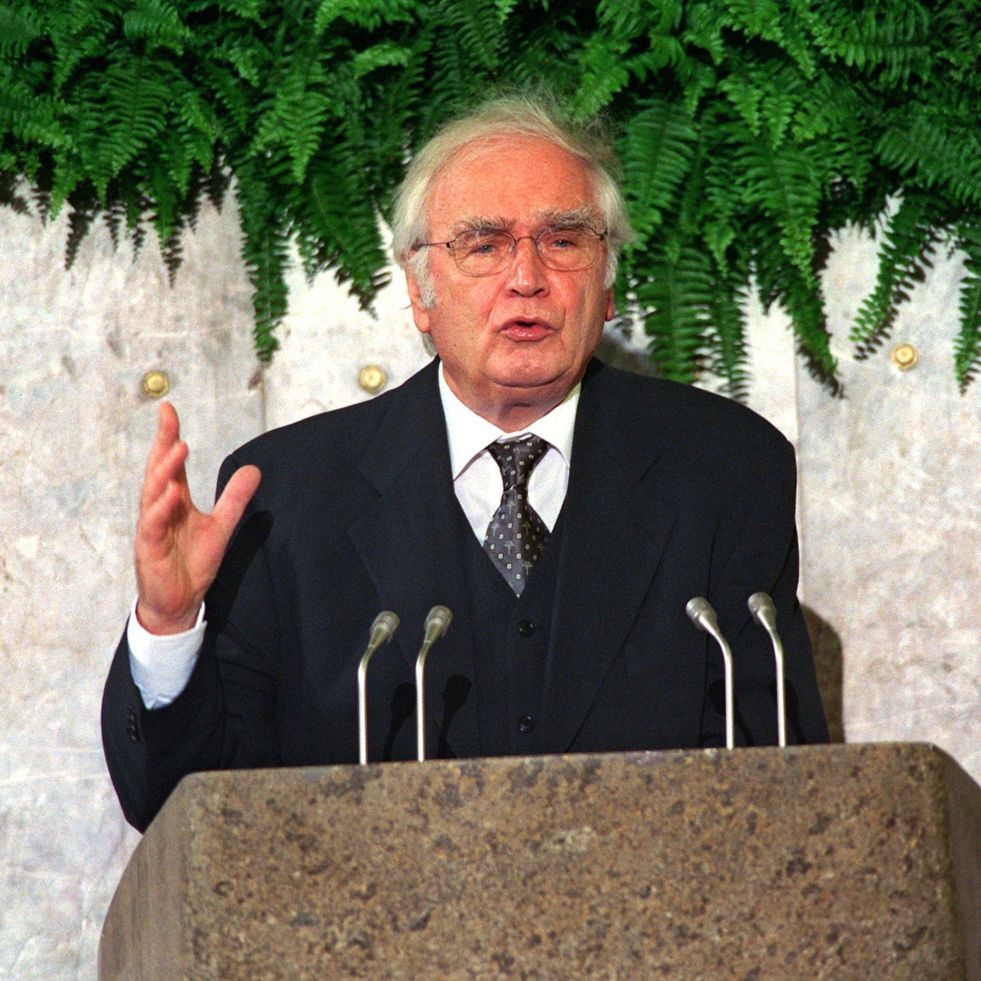 "Moralkeule Auschwitz" – Martin Walsers umstrittene Friedenspreis-Rede | 11.10.1998