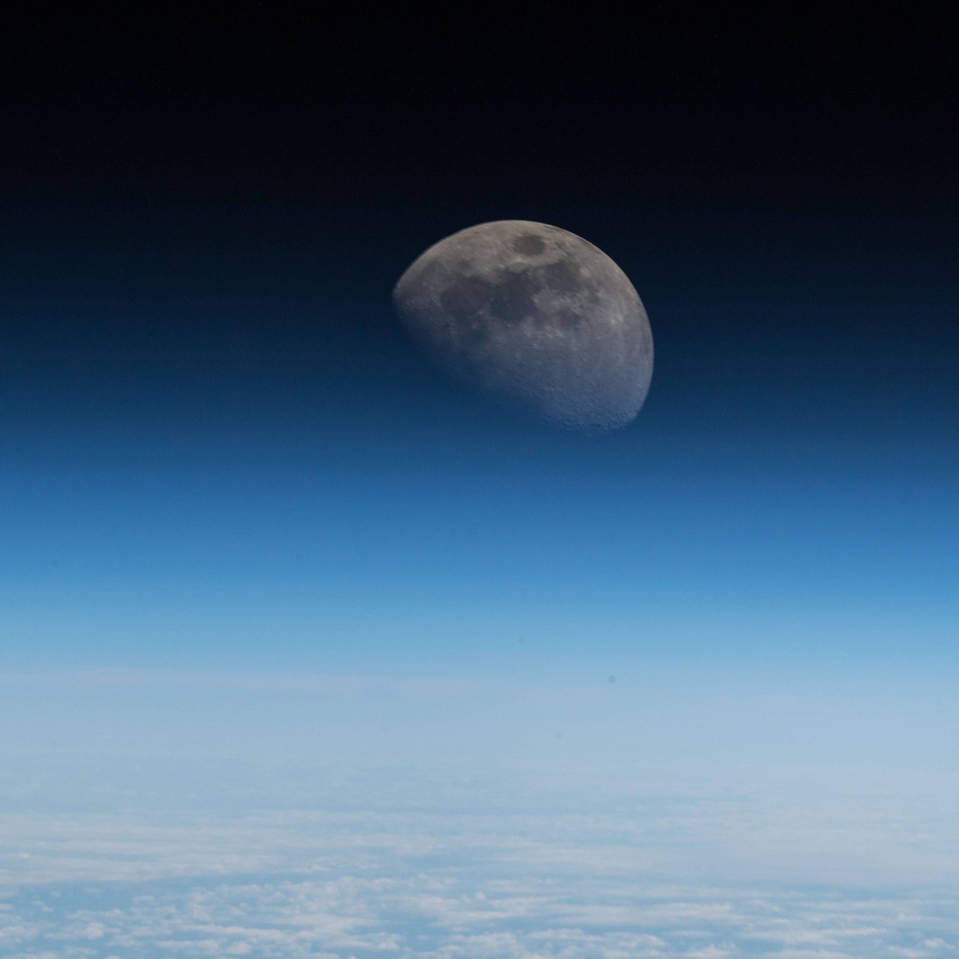 Sieht man von der ISS aus Sternbilder?