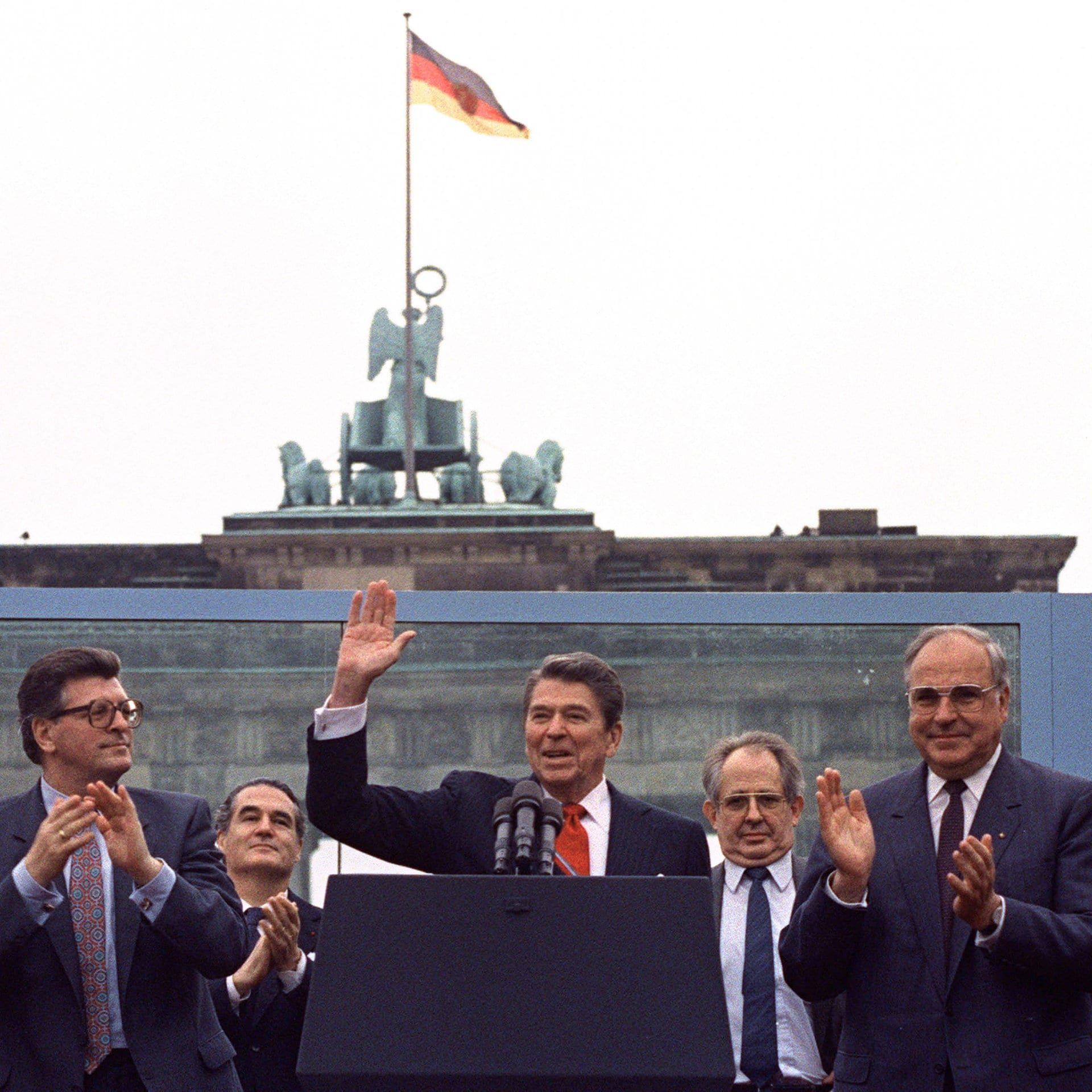 Ronald Reagan in West-Berlin: "Mr. Gorbatschow, tear down this wall!" | 12.6. 1987