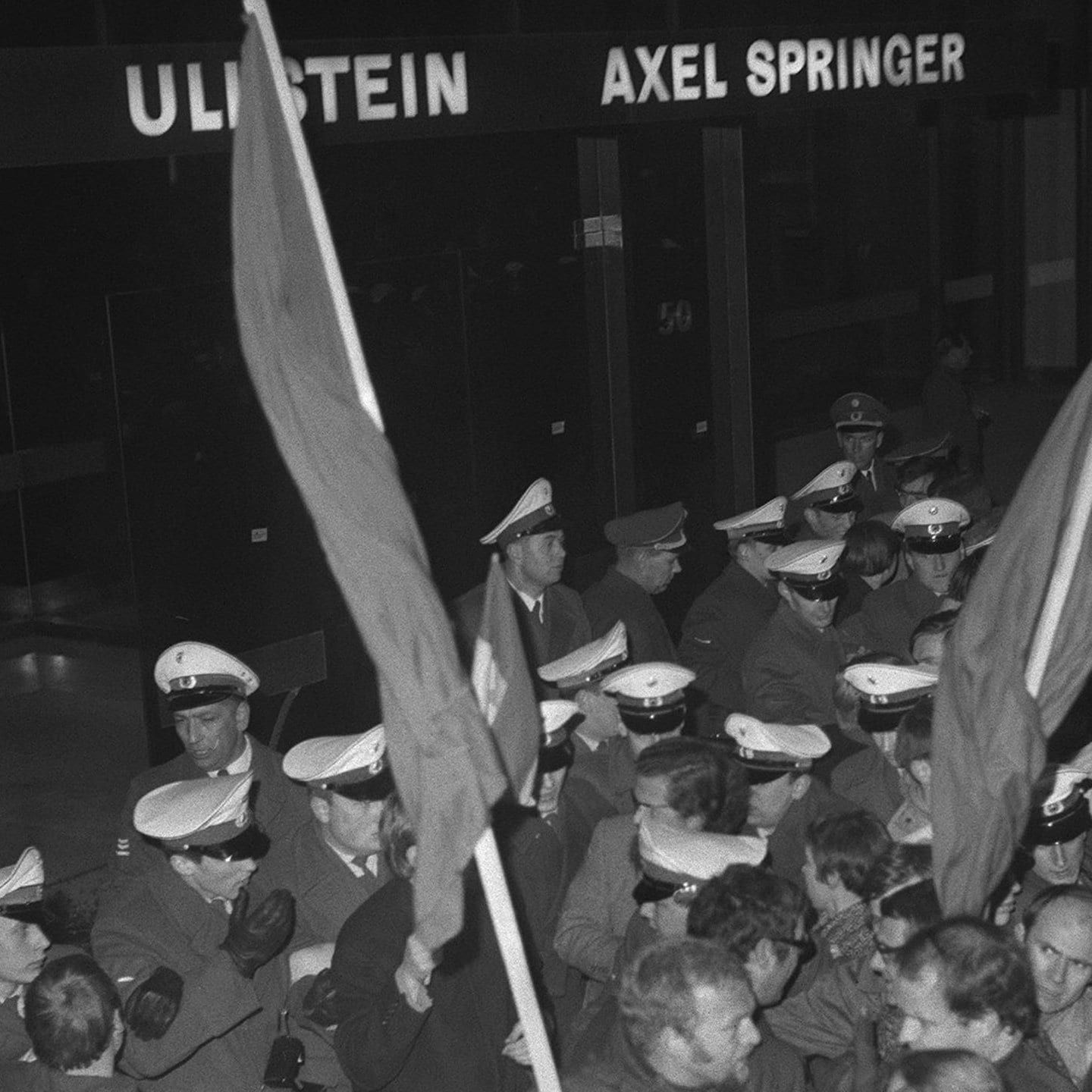Proteste vor Springer-Hochhaus nach Attentat auf Dutschke | 12.4.1968