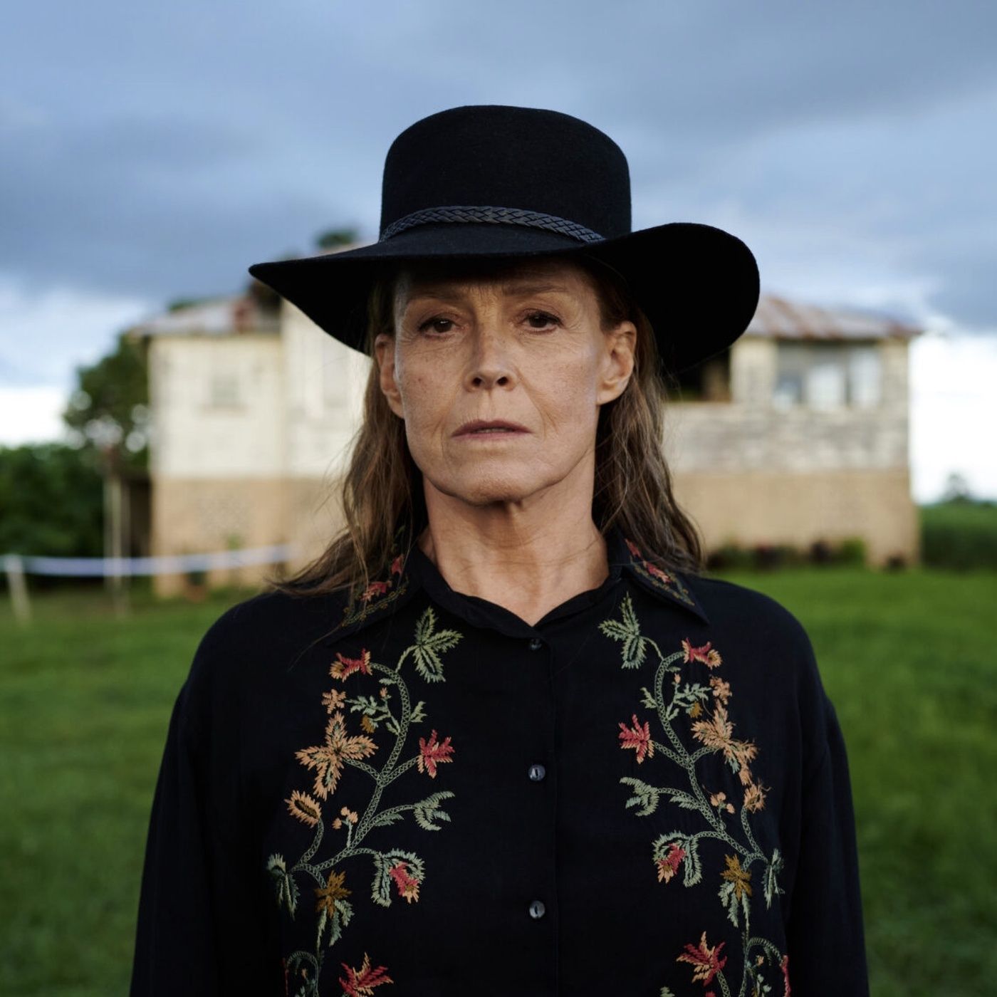 Miniserie mit Sigourney Weaver: Ein Bilderrausch aus Gewalt und Poesie