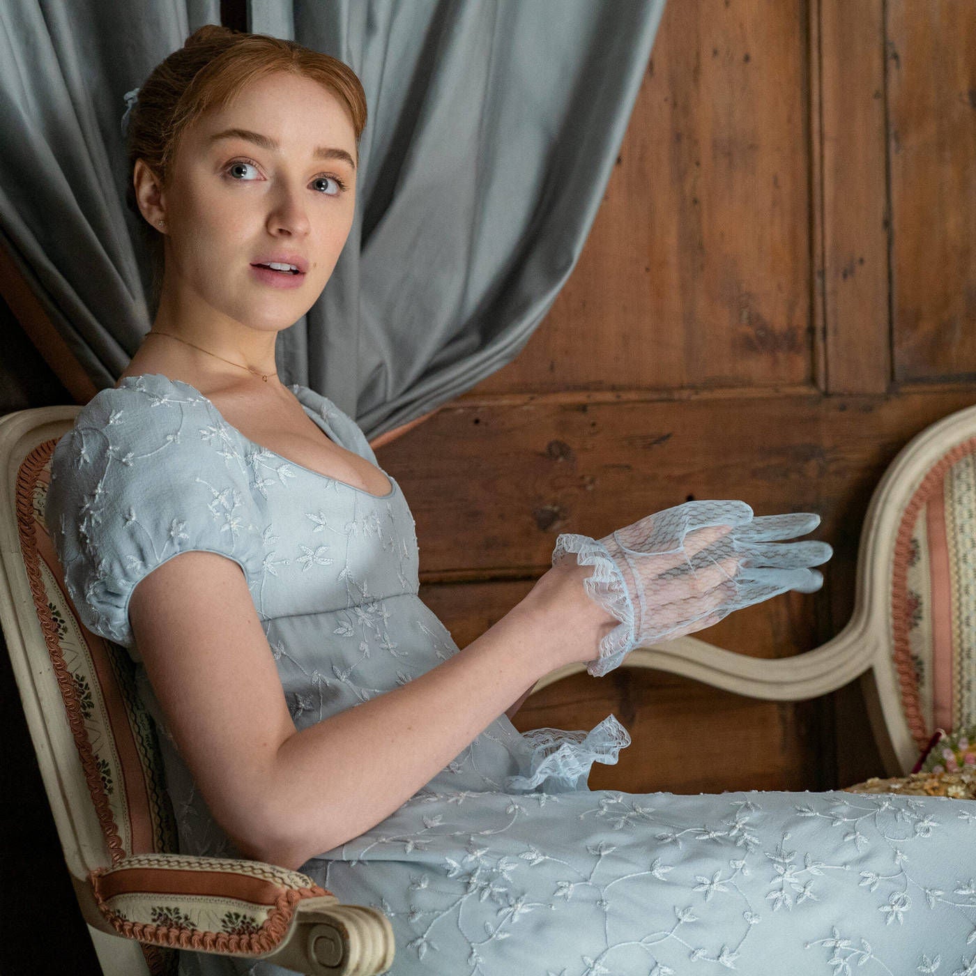 Historiendrama "Bridgerton": Wer ist Lady Whistledown?
