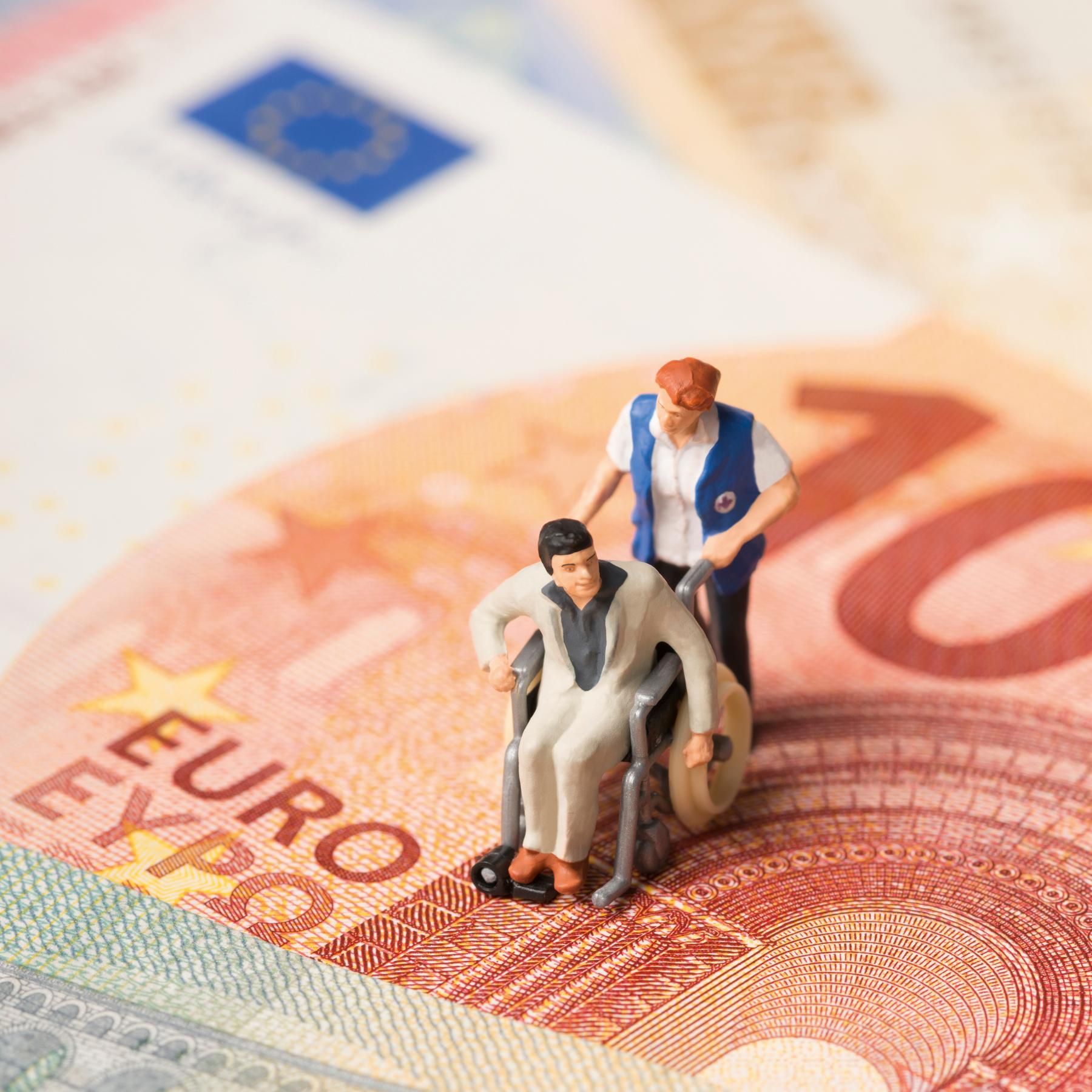 Pflegeversicherung droht Milliarden-Defizit