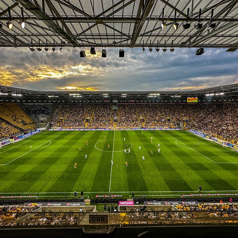 #032 Ein lauer Fußball-Sommerabend in Dresden