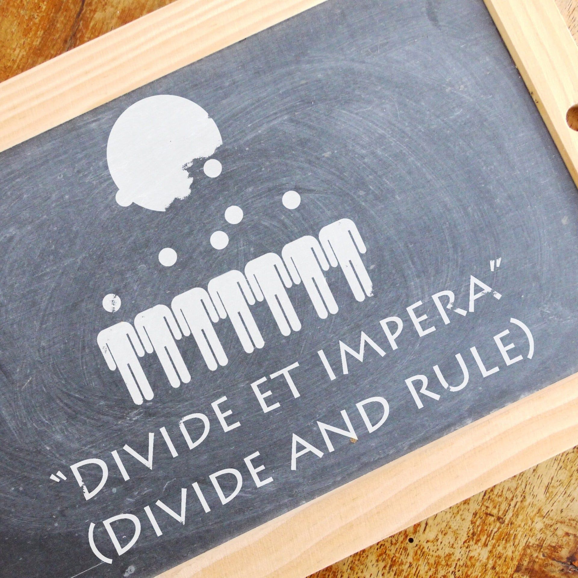 Teile und herrsche – divide et impera: Woher kommt der Gedanke?