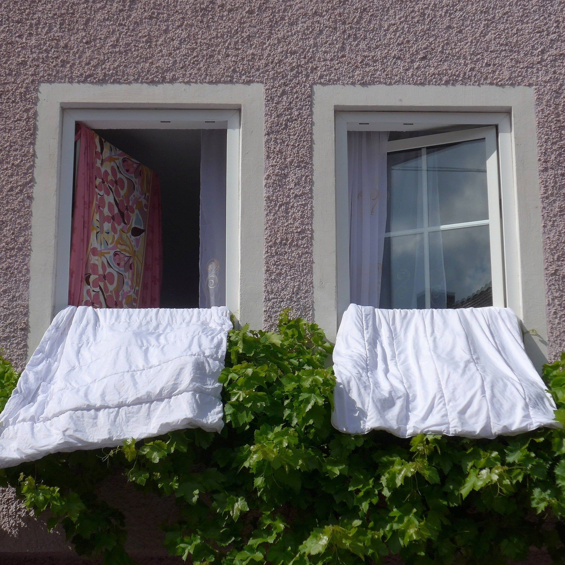 Wie oft muss ich die Bettwäsche wechseln, um vor Milben sicher zu sein?