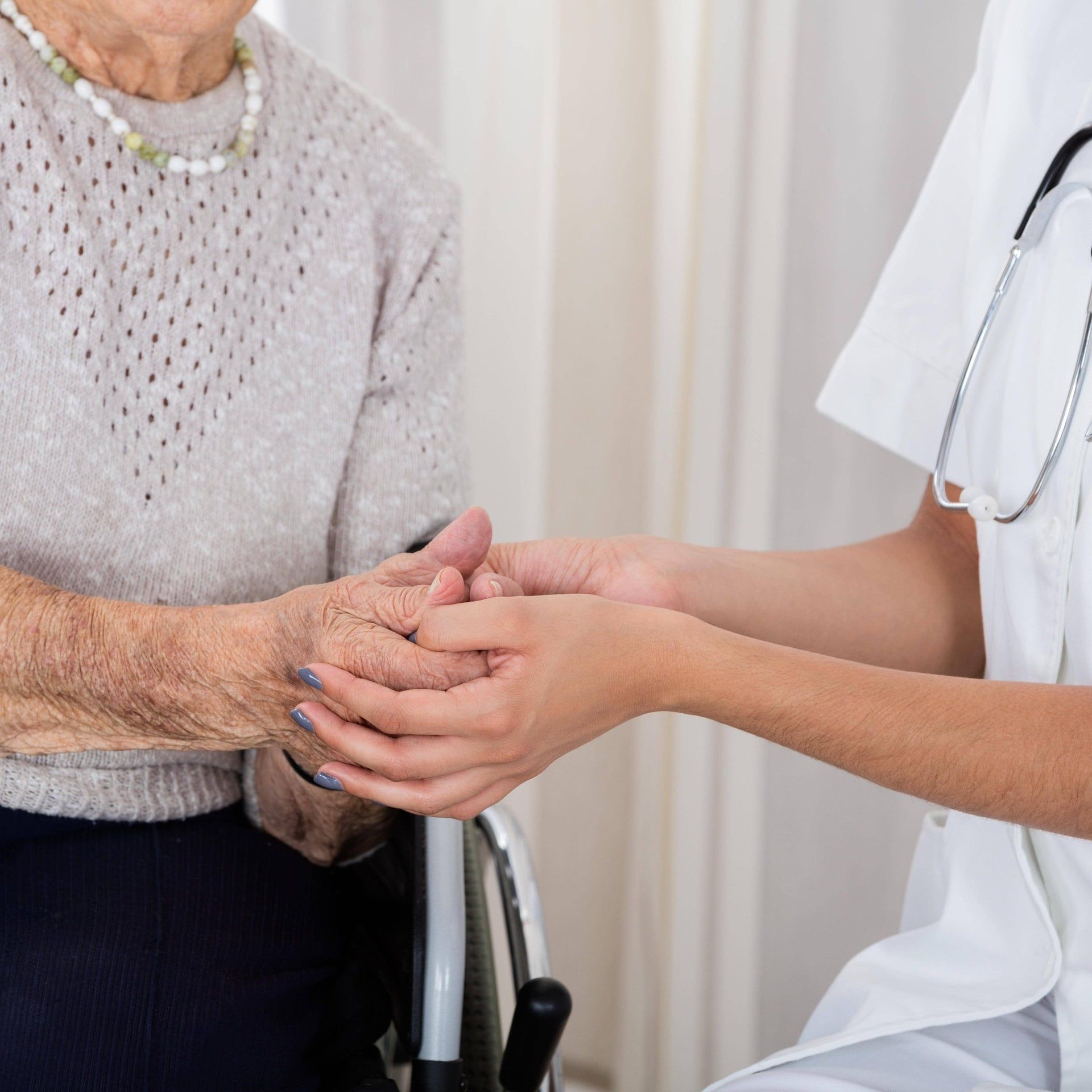 Wann sollte man bei Arthrose einen Arzt aufsuchen?