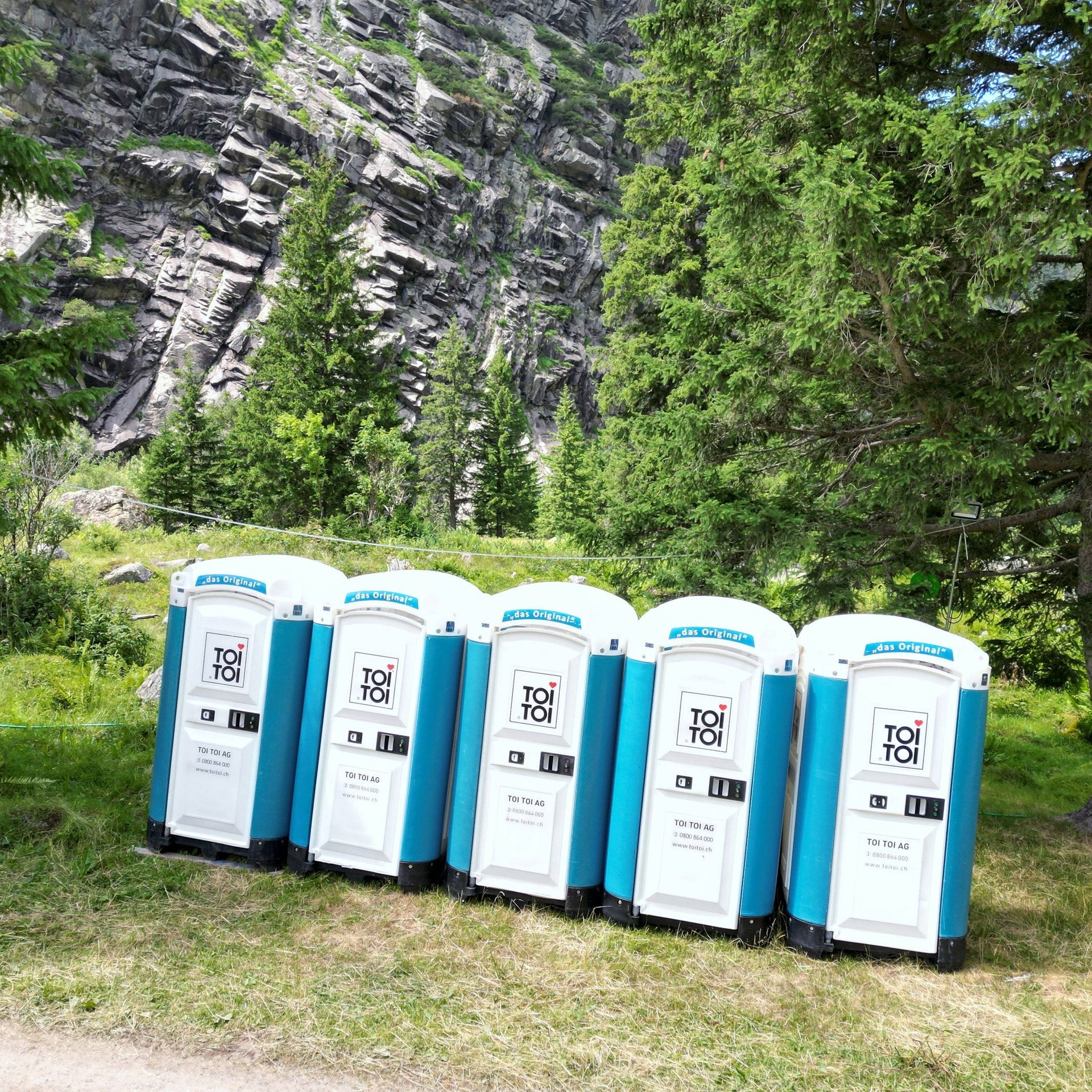 Woher kommt der Ausdruck "toi, toi, toi"?