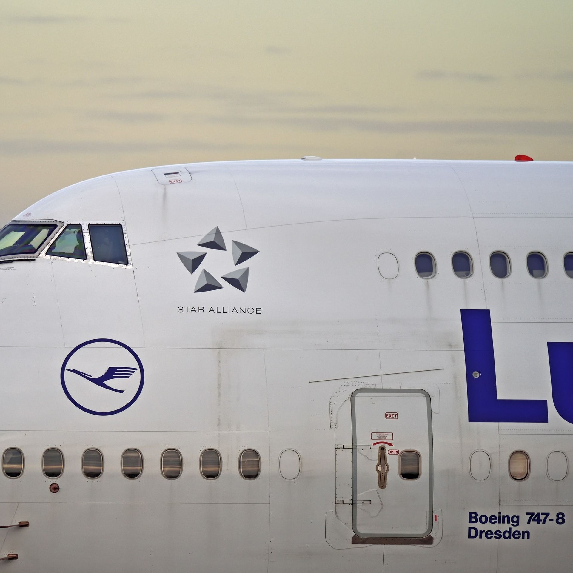 Kann man Flugzeugtüren abschließen?
