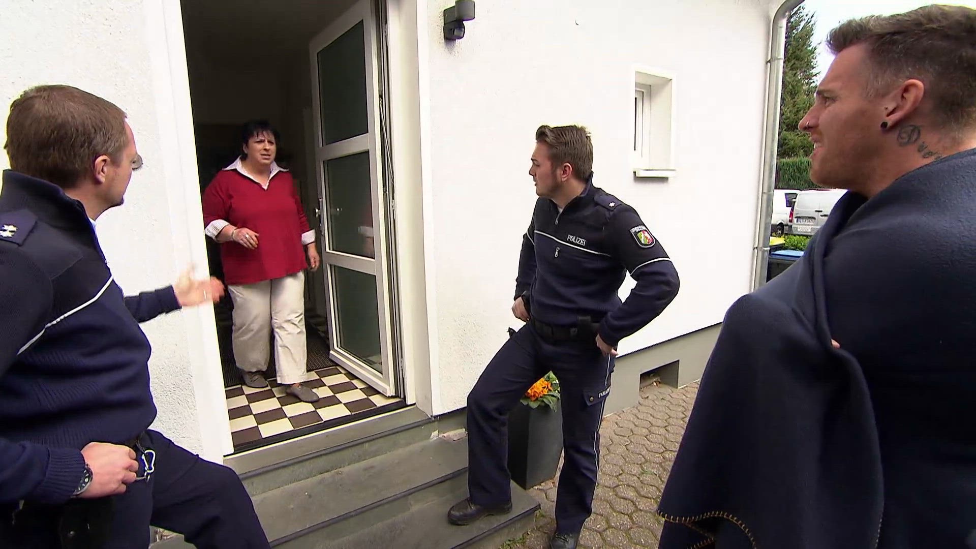 Gefesselter flüchtet mit Stuhl