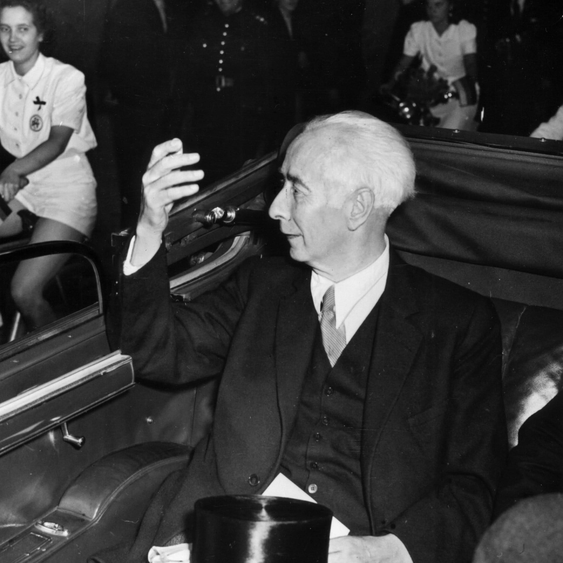 Bundespräsident Theodor Heuss auf dem Bonner Marktplatz | 12.9.1949