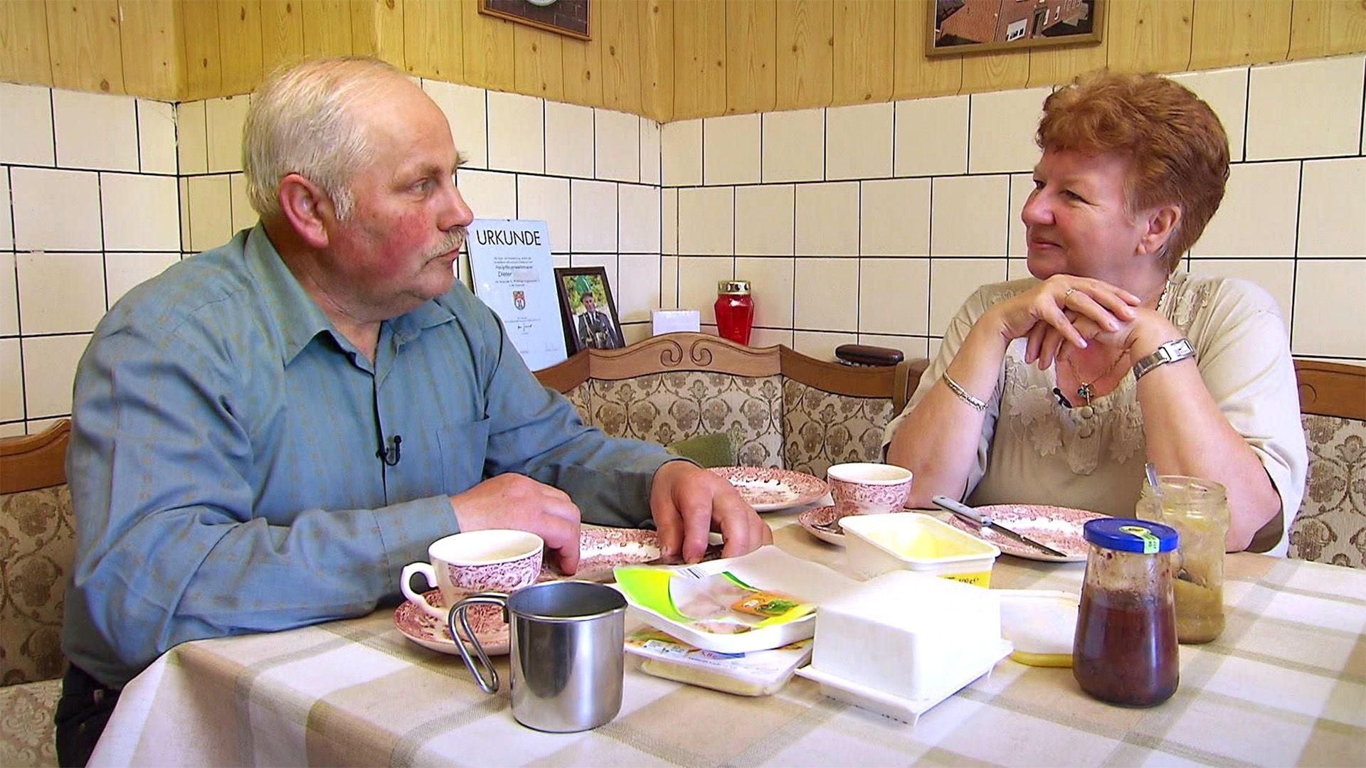 Romantisches Dinner auf dem Heuboden