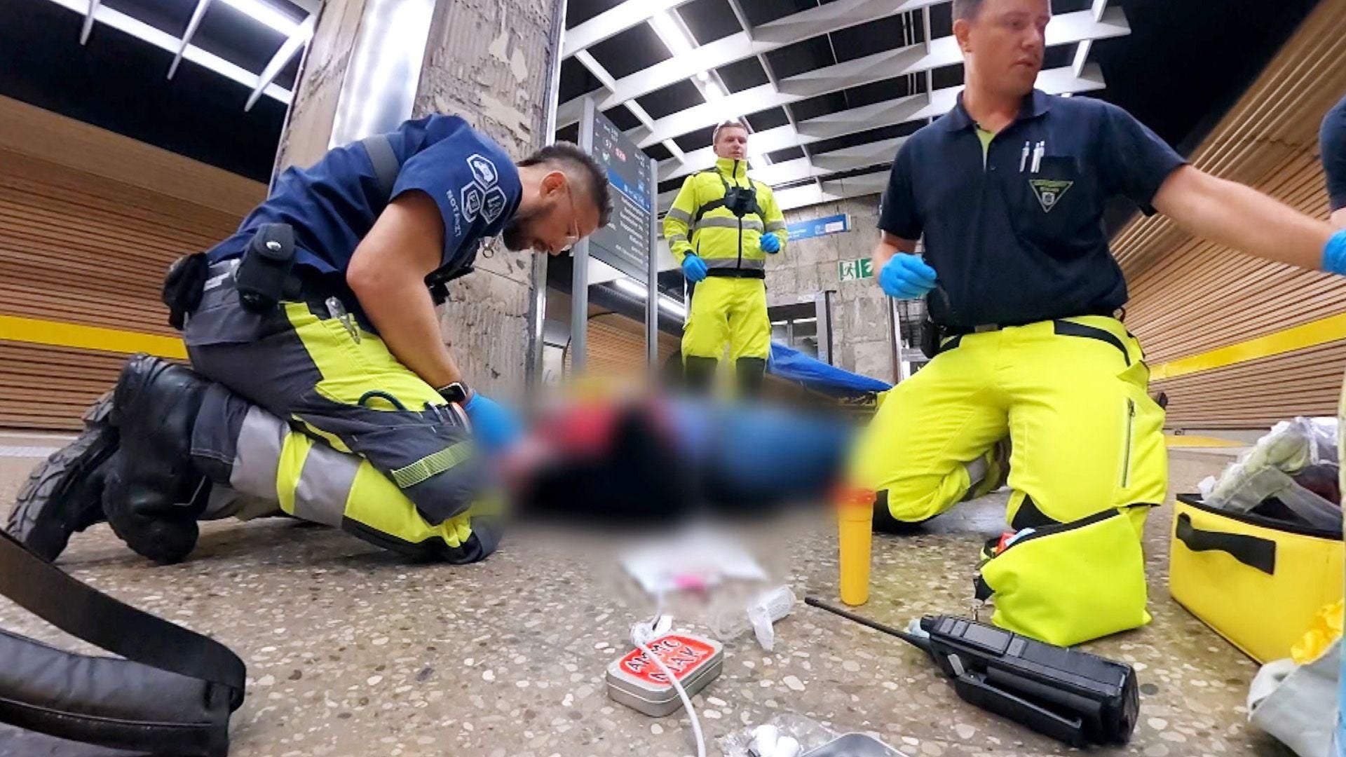 Krampfanfall in der U-Bahn | Verdacht auf Hirnblutung | Apoplex