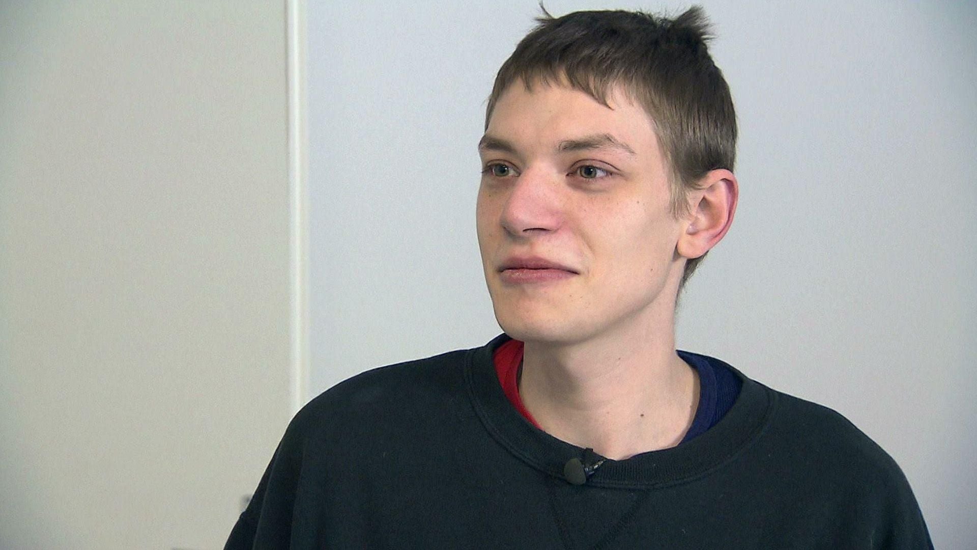 Mutter sucht Unterkunft für ihren Sohn