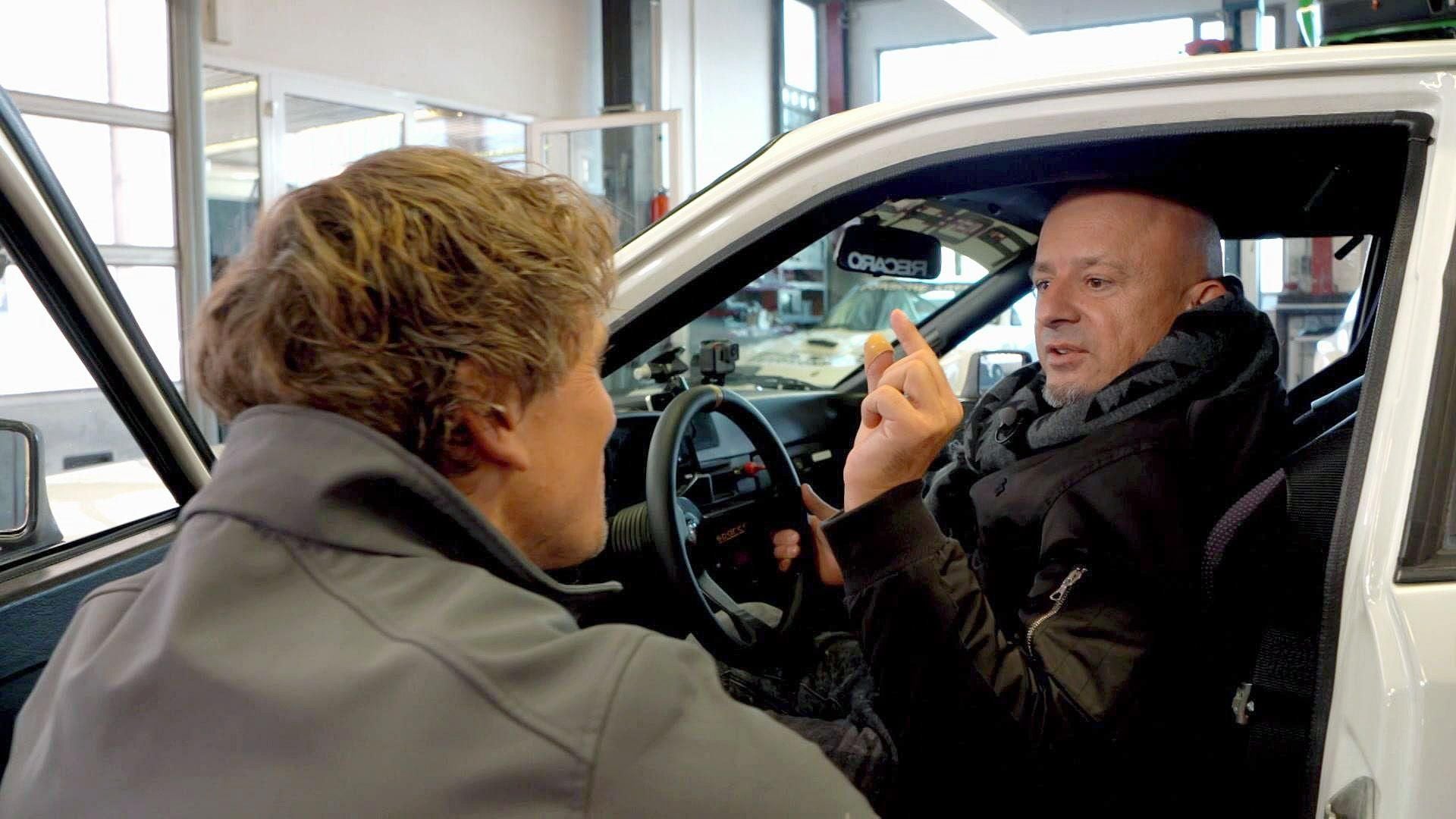 Detlef freundet sich mit dem Porsche an