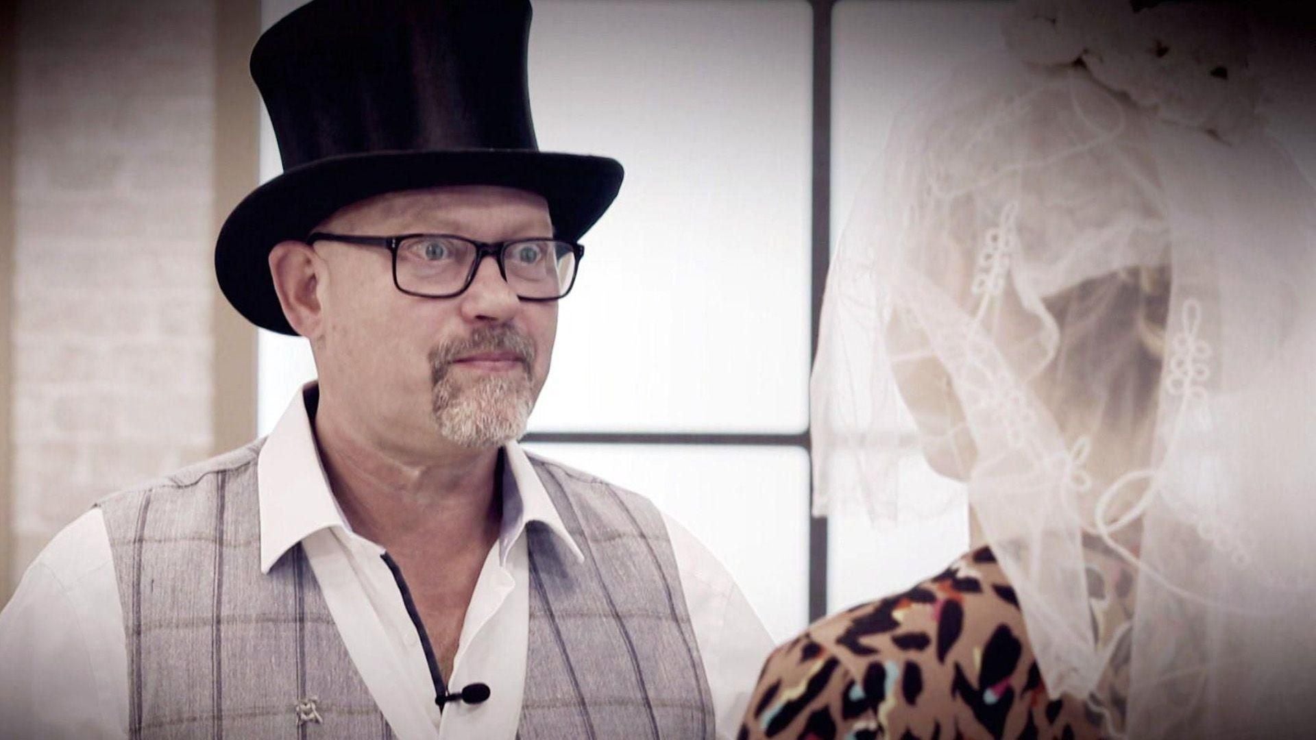 Klappzahlenuhr / Hochzeitskonvolut / Hahnleuchte / Schale