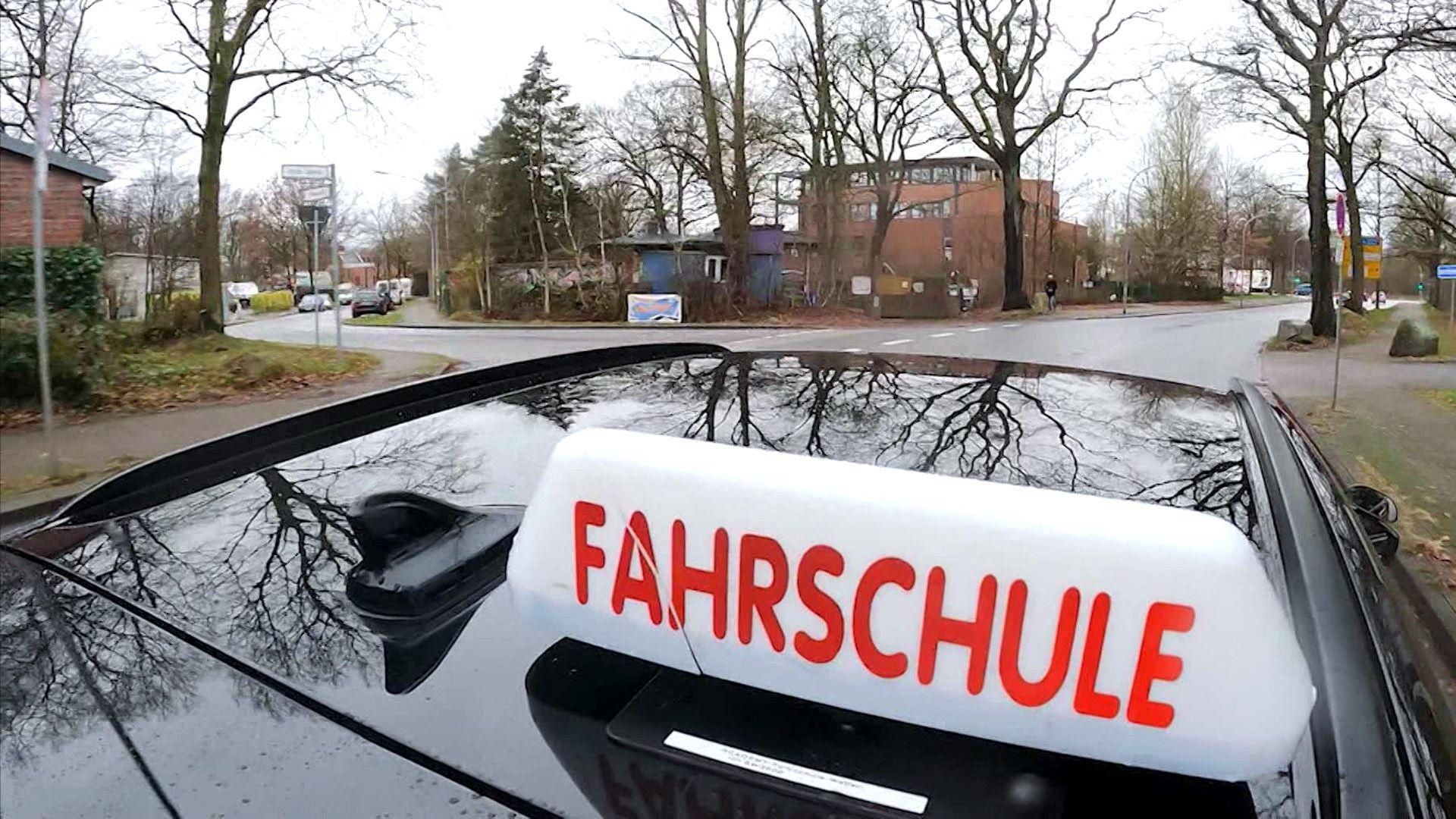 Themen u.a.: Günstiger Führerschein / Frauenparkplätze