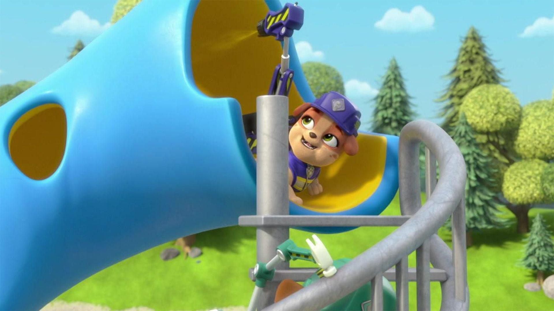 Die Crew baut einen Spielplatz