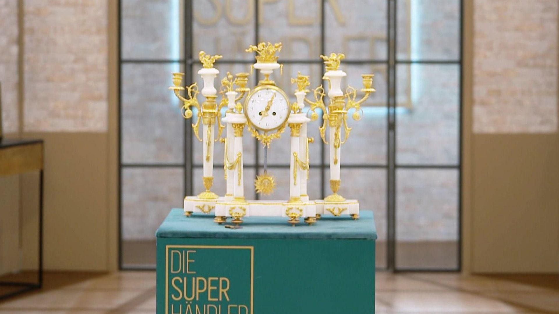 Cartier Santos Uhr / Marmor Pendule Kerzenständer / Art Déco Tischleuchte mit Pfau