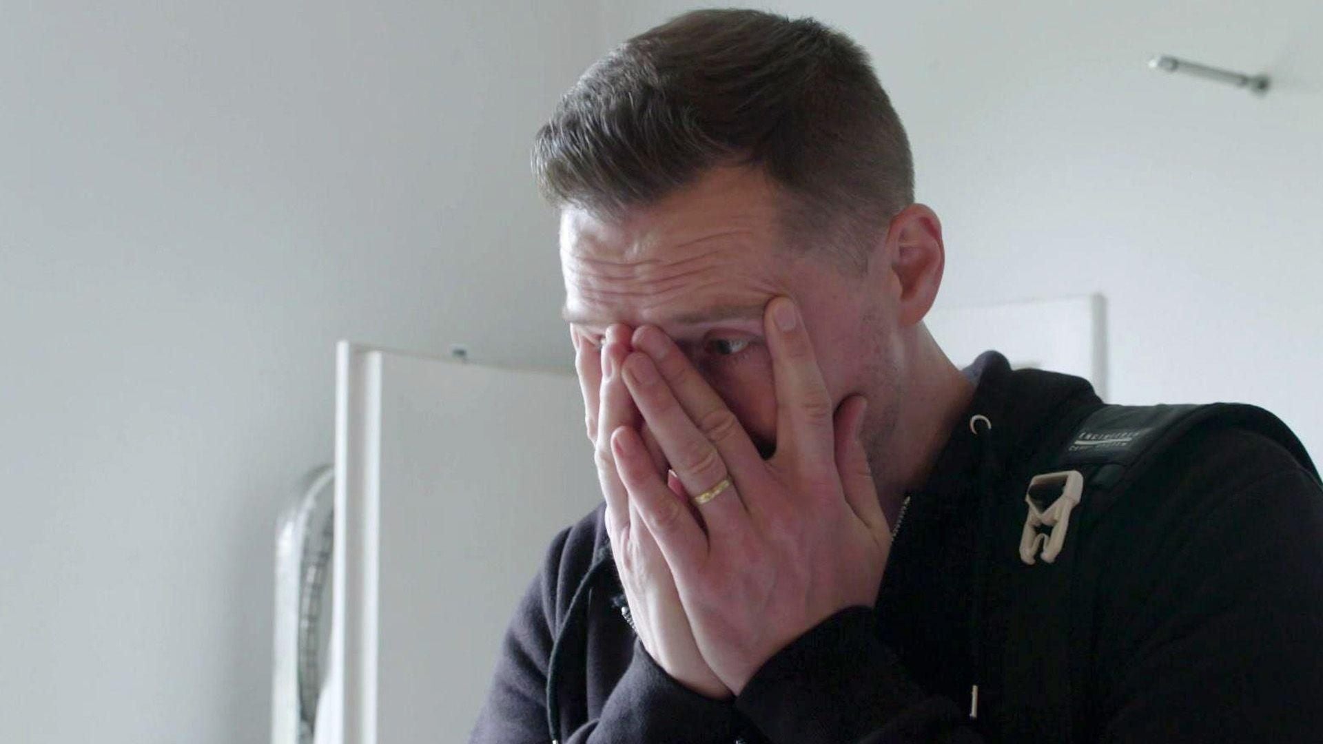 Mann wehrt sich gegen Sex-Avancen seiner Frau / Nachbarschaftsstreit endet gefährlich