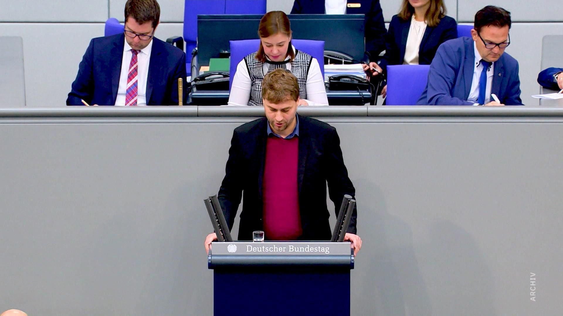 Julia Weber erklärt, wie man Fakes in Medien entlarvt