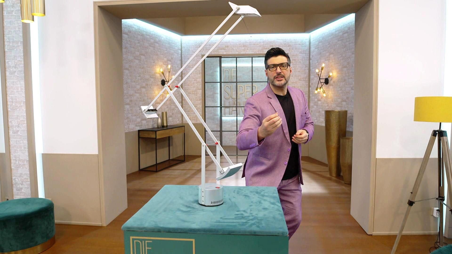 KPM Vase / Eiswürfelbehälter "Eule" / Artemide Tizio Tischlampe