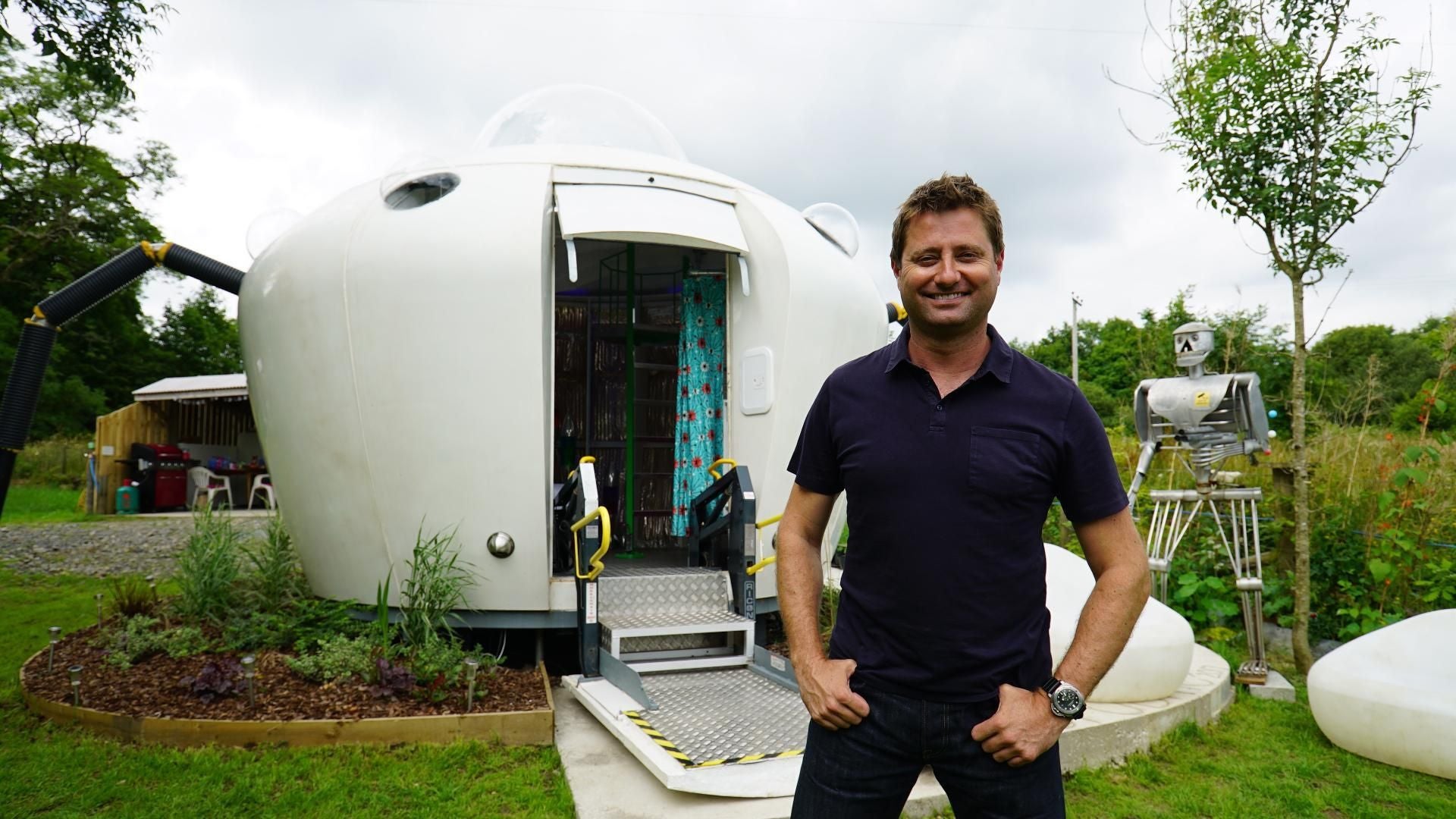 Surferbus und UFO-Camping