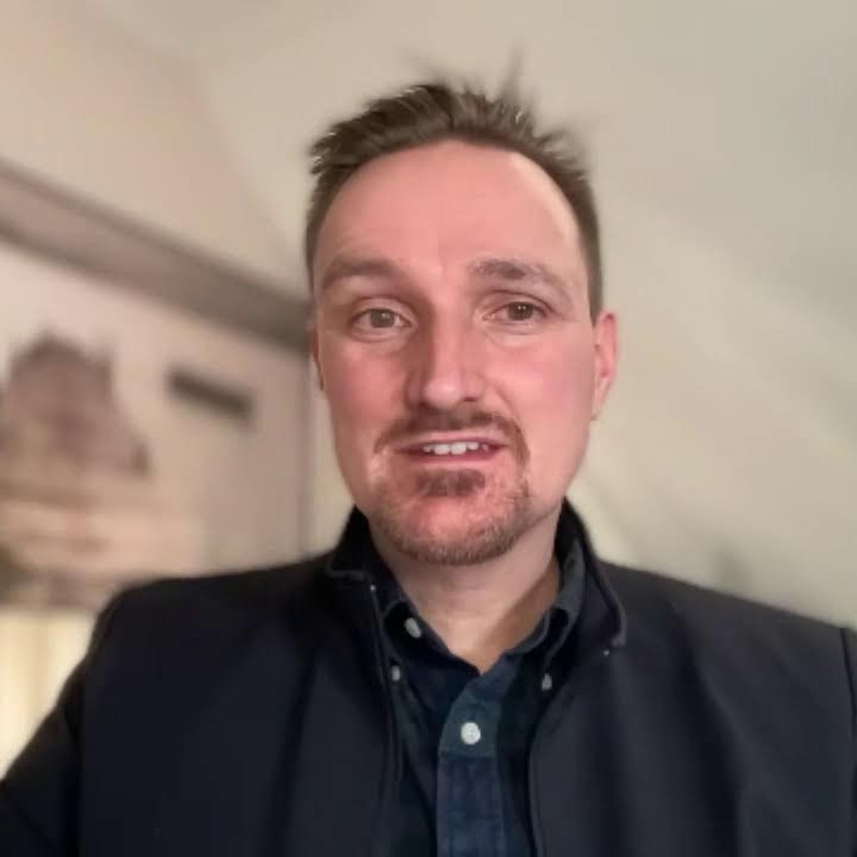 "Ping" - Glück ist unausweichlich