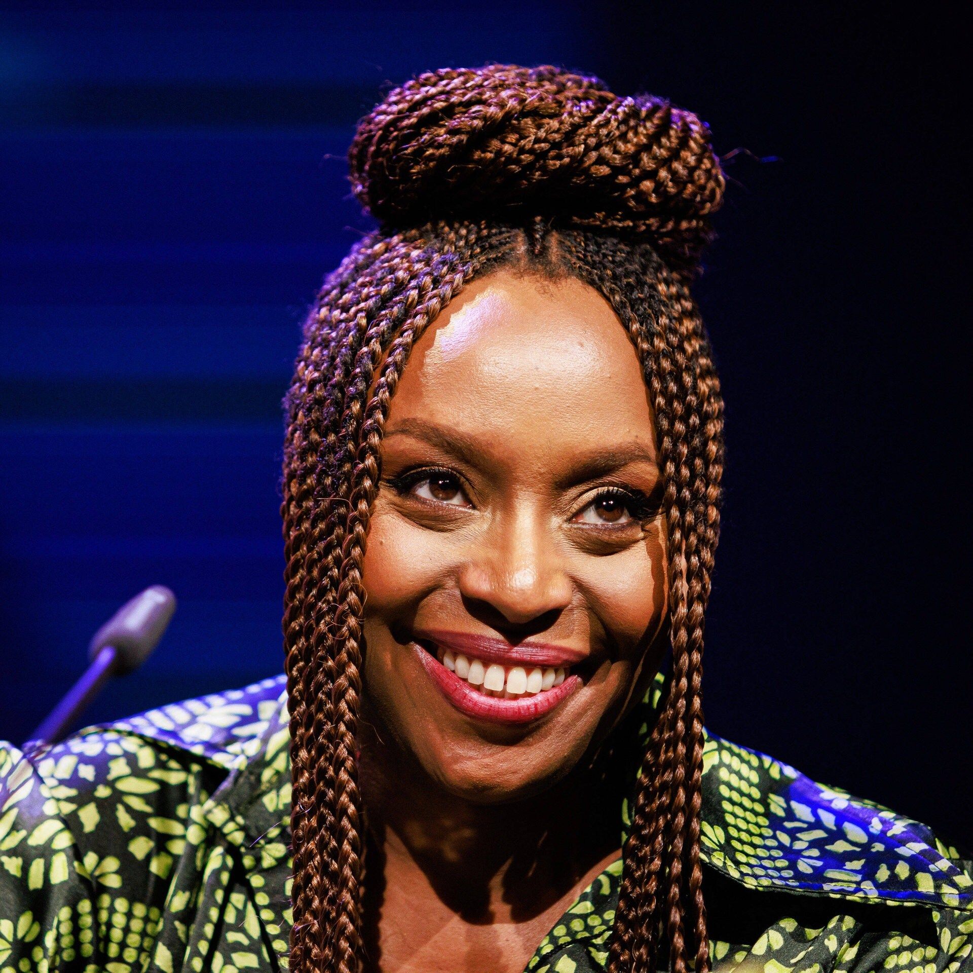 Jede Geschichte zählt: Chimamanda Ngozi Adichis neuer Roman „Dream Count"