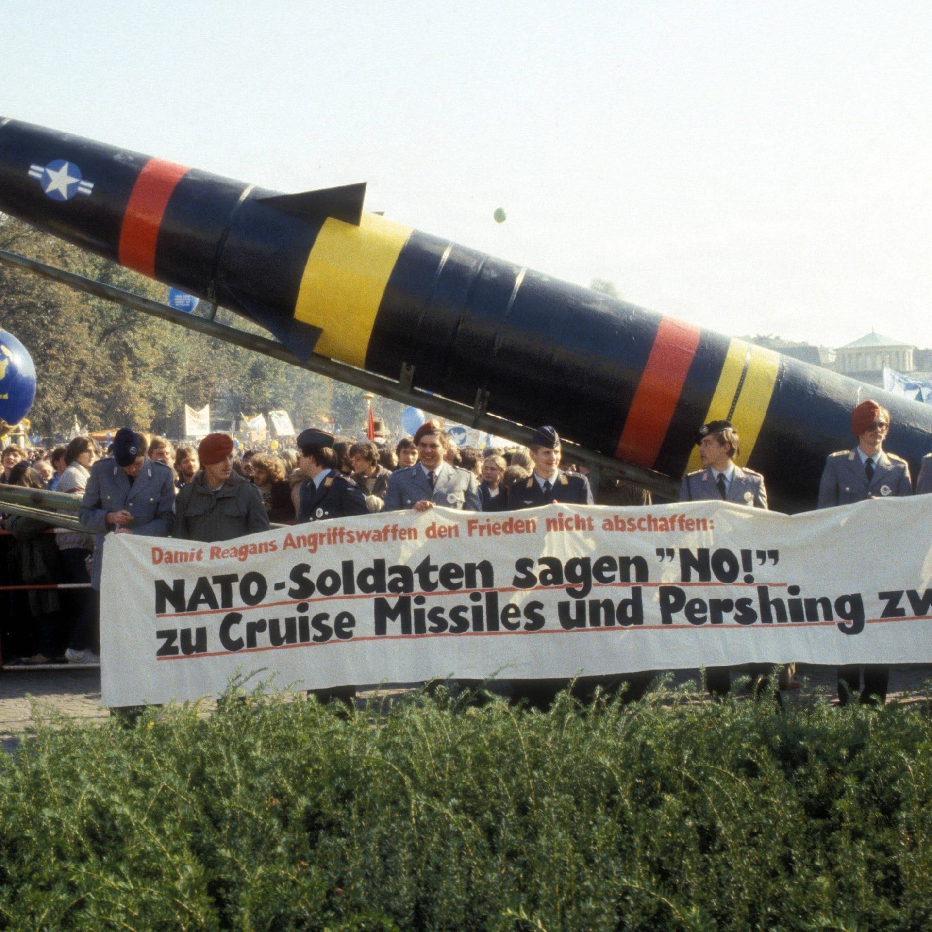 22.11.1983: Der Bundestag billigt Raketenstationierung