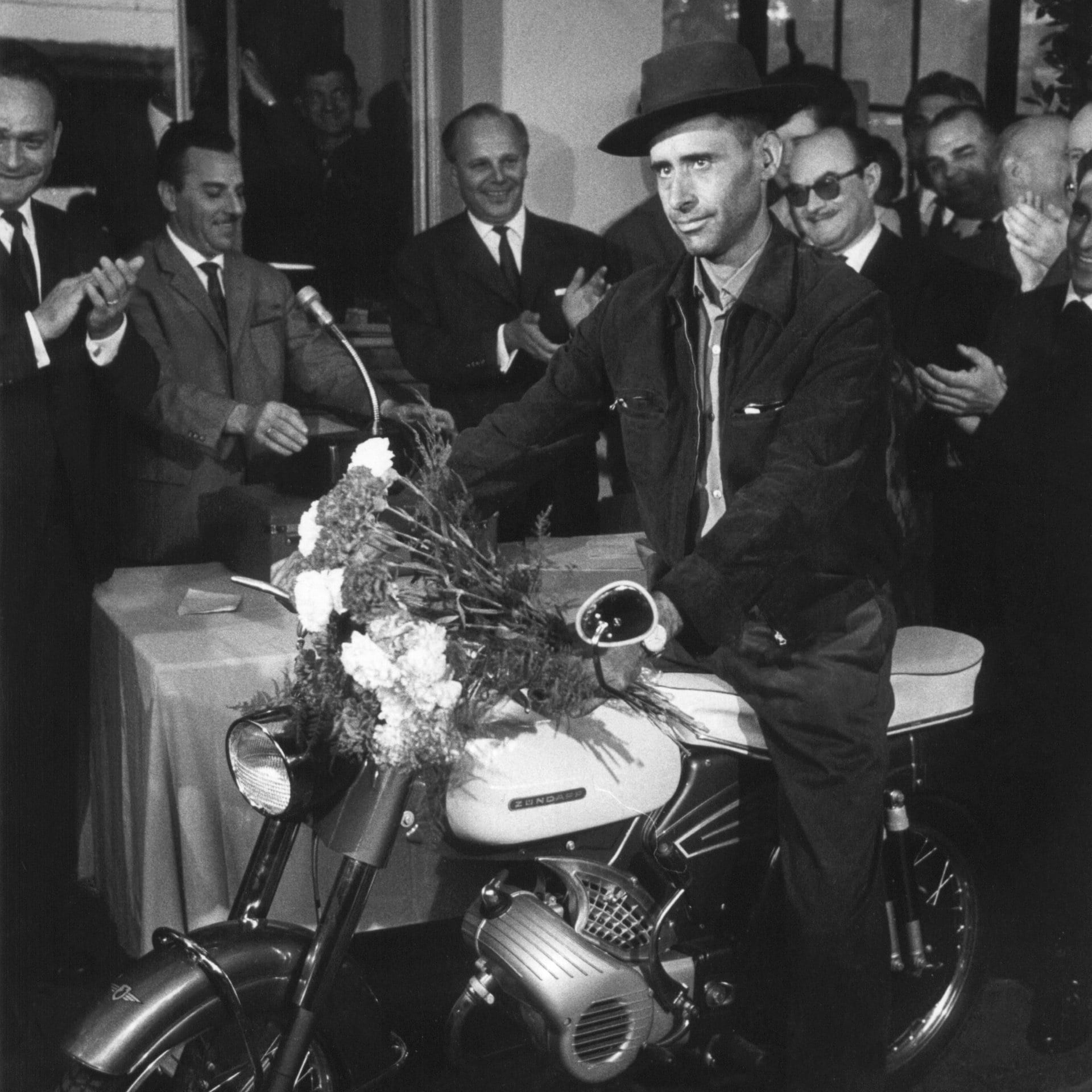 Der millionste Gastarbeiter: Armando Rodrigues de Sá kommt in Köln an | 10.9.1964