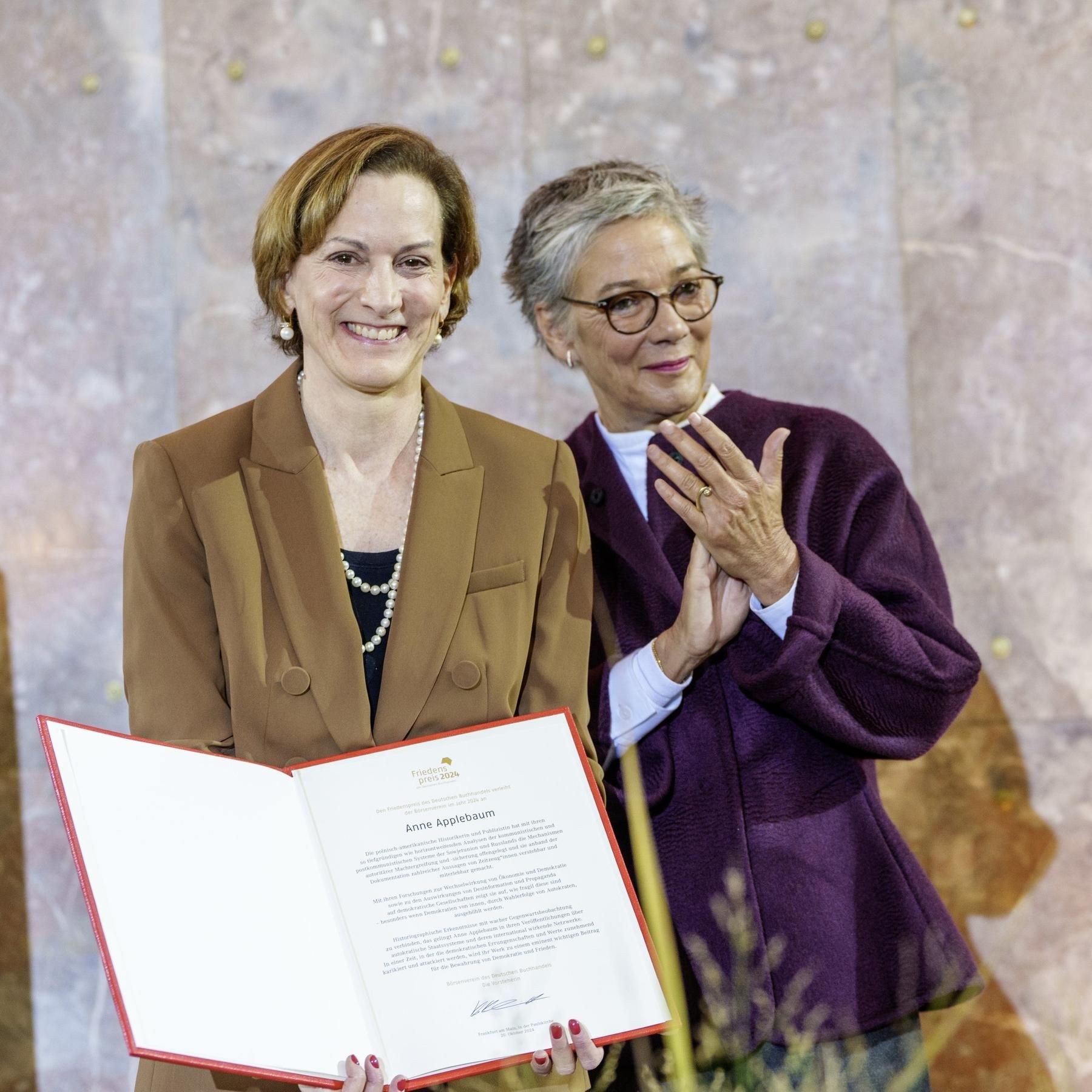 Anne Applebaum hat in Frankfurt den Friedenspreis des Deutschen Buchhandels erhalten