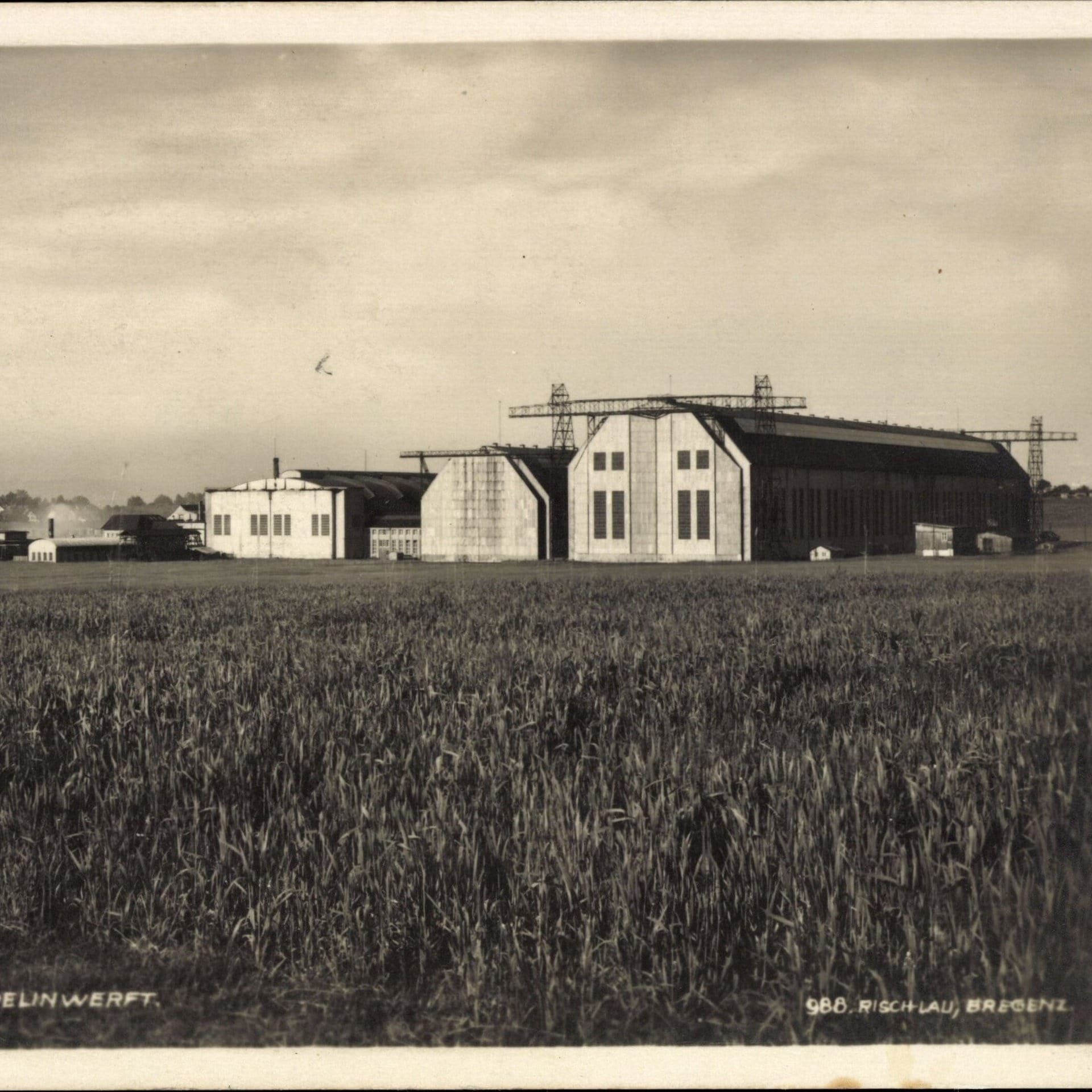 21.11.1914: Die Zeppelinhallen in Friedrichshafen werden bombardiert